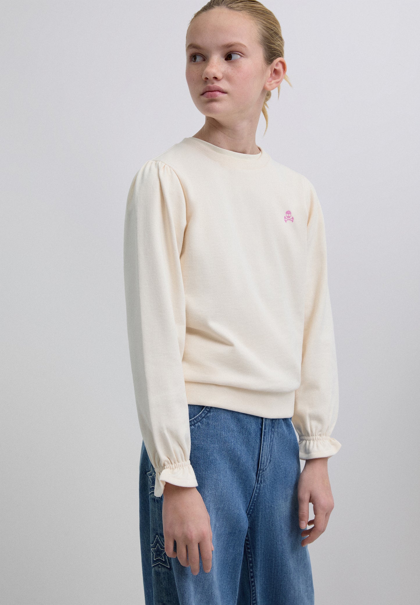 SUDADERA MANGA ABULLONADA ESTAMPADA