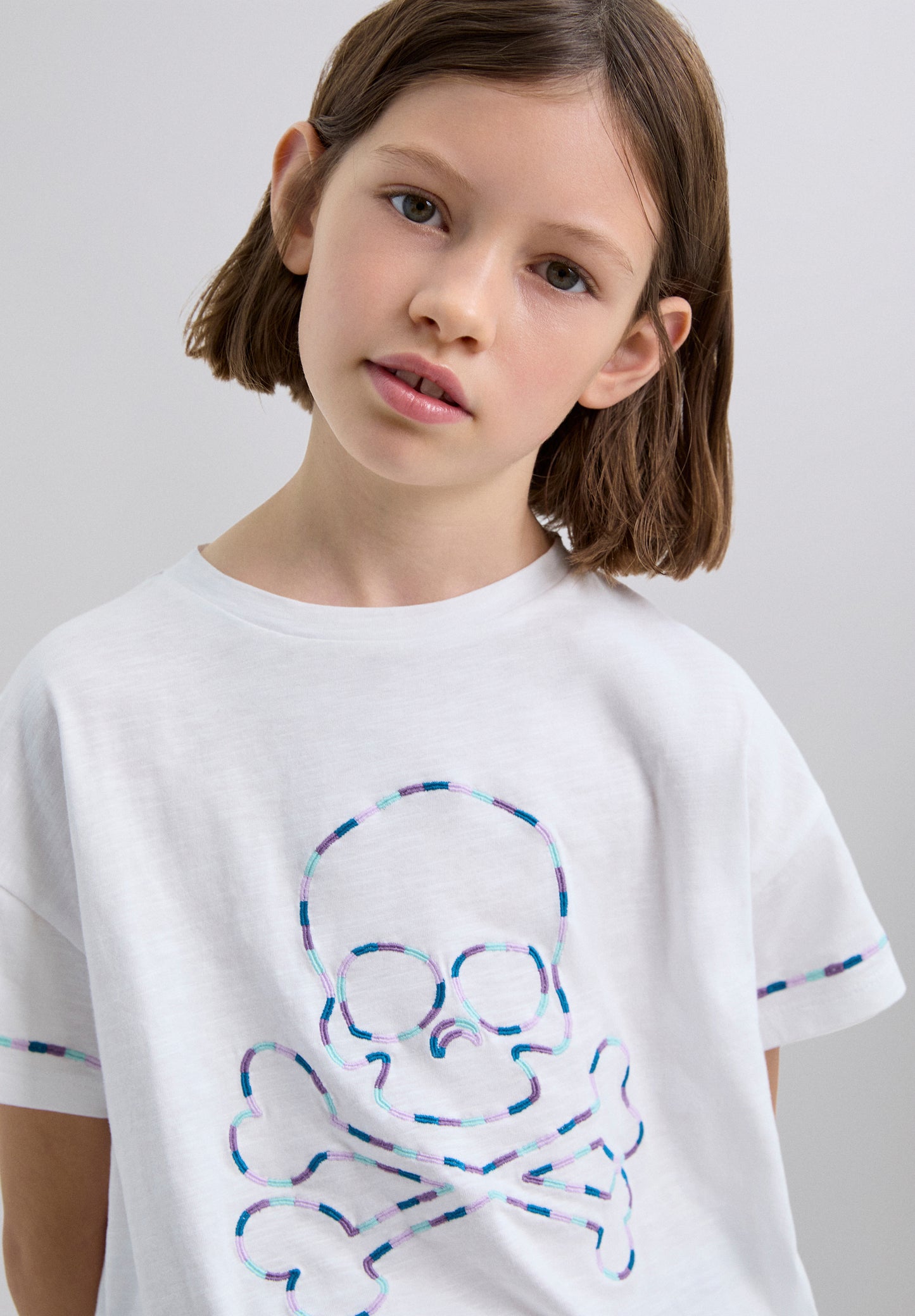 CAMISETA BORDADO TRICOLOR CALAVERA