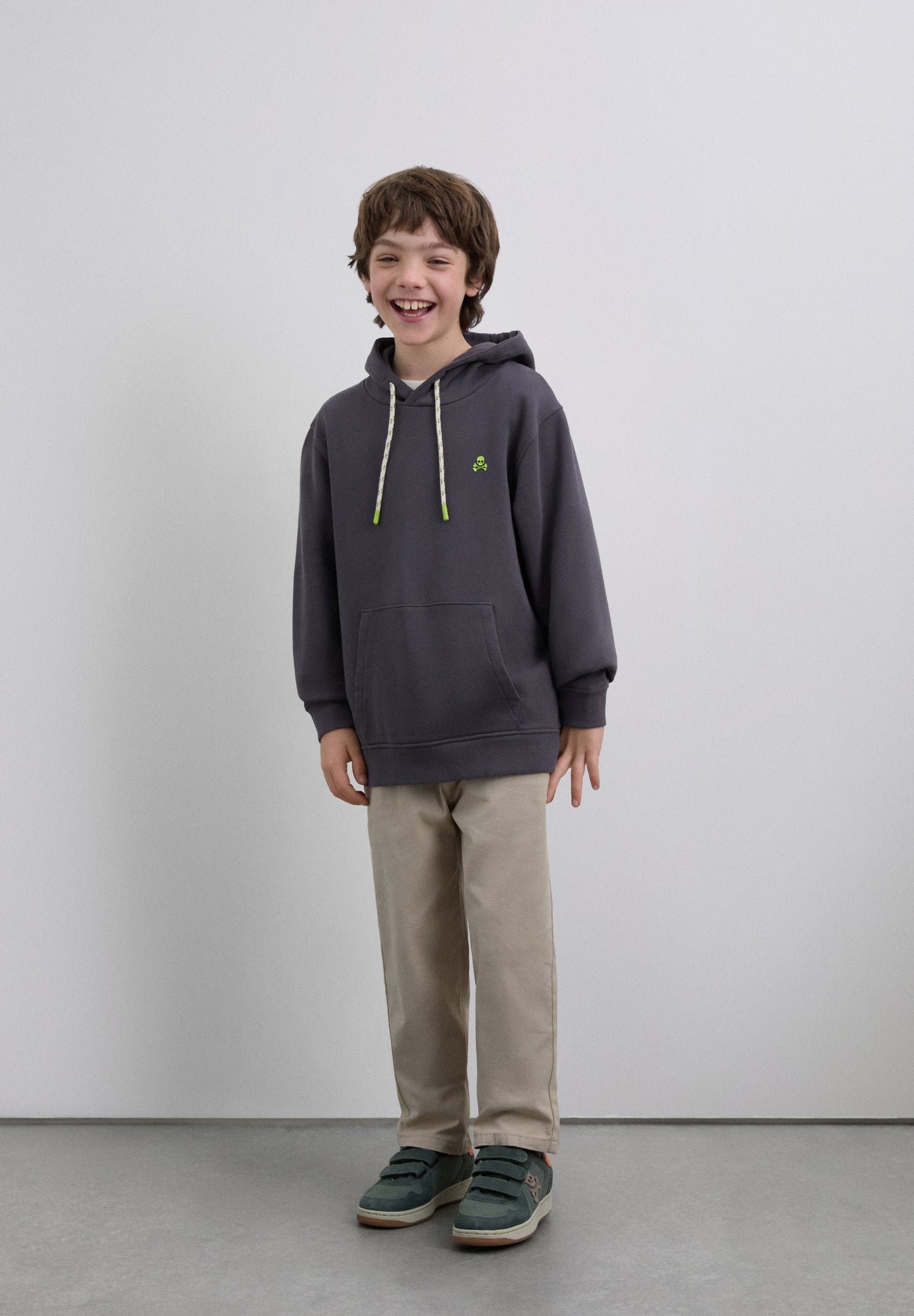 SUDADERA CAPUCHA CONTRASTE