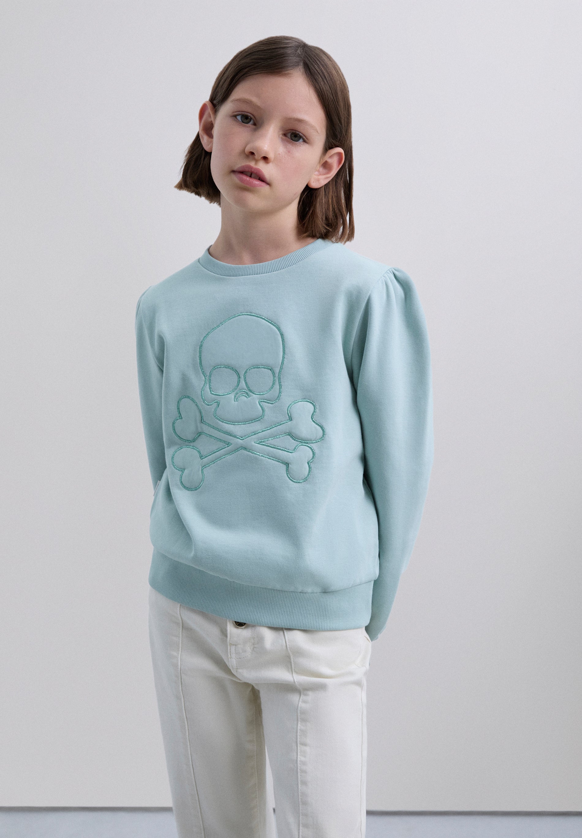 SUDADERA CALAVERA BORDADA
