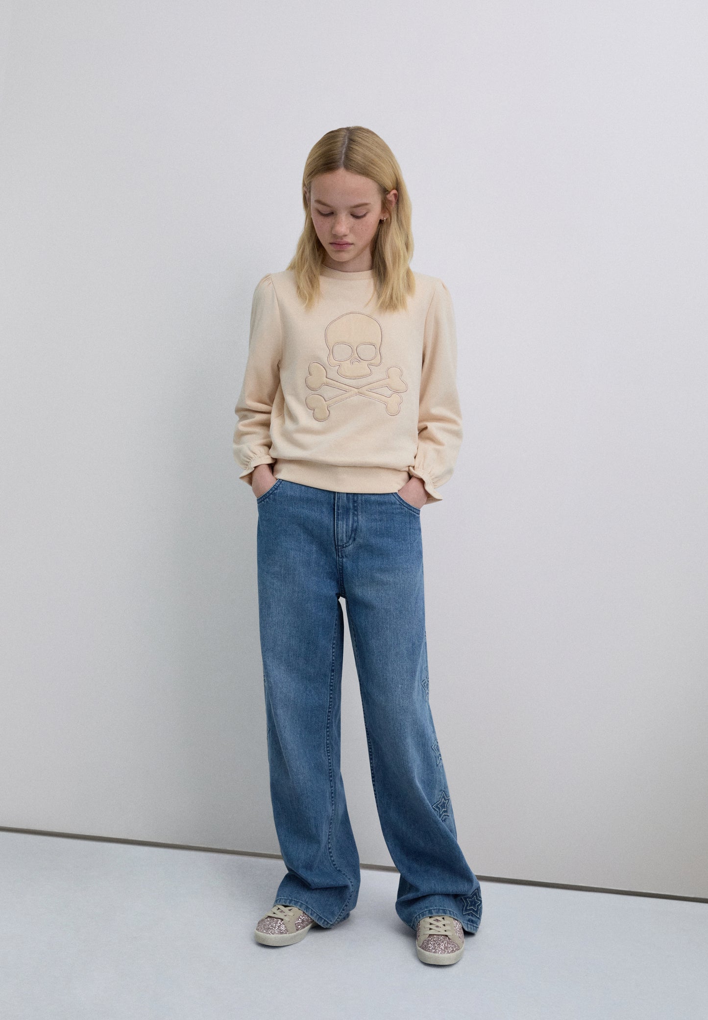 SUDADERA CALAVERA BORDADA