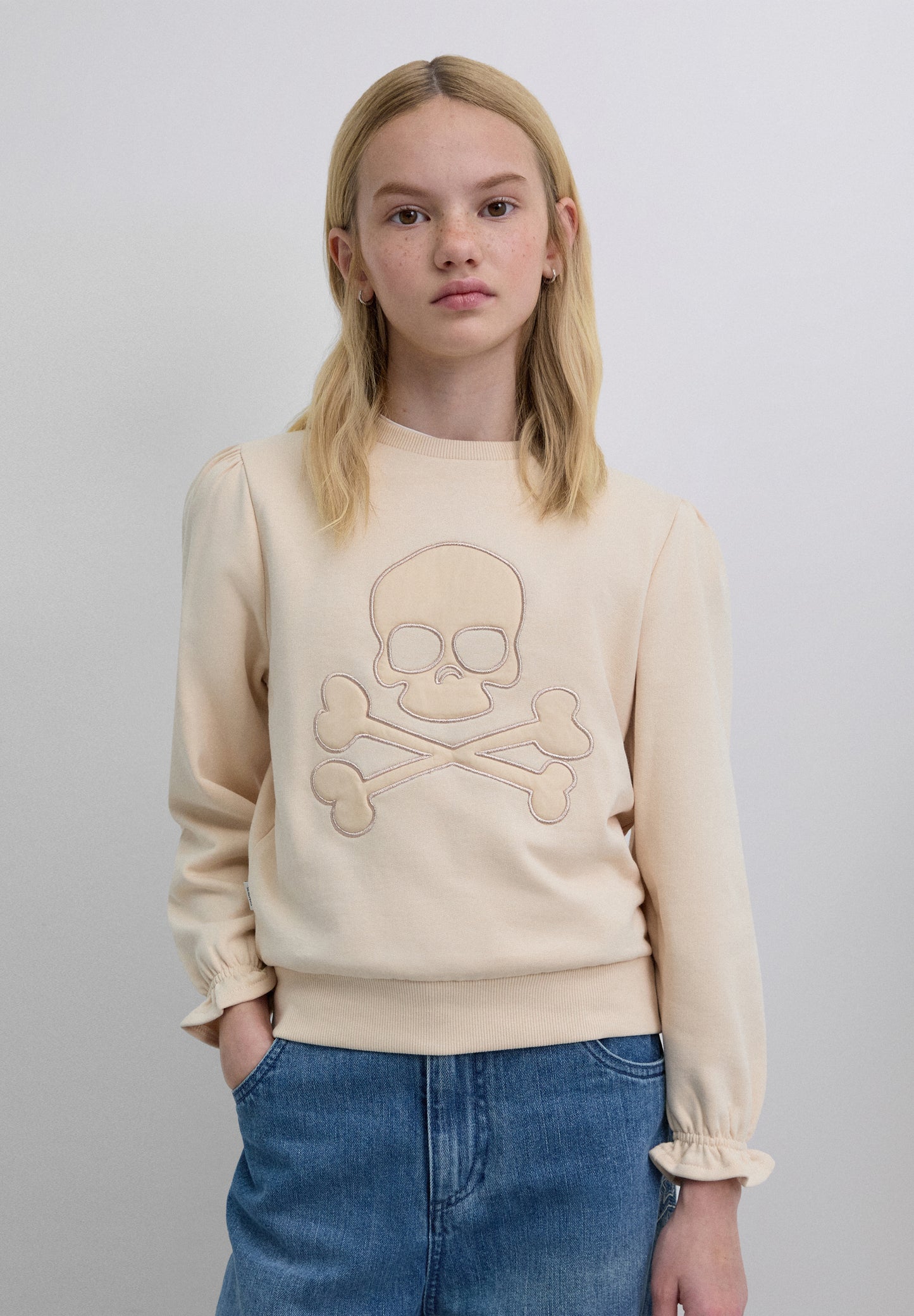 SUDADERA CALAVERA BORDADA