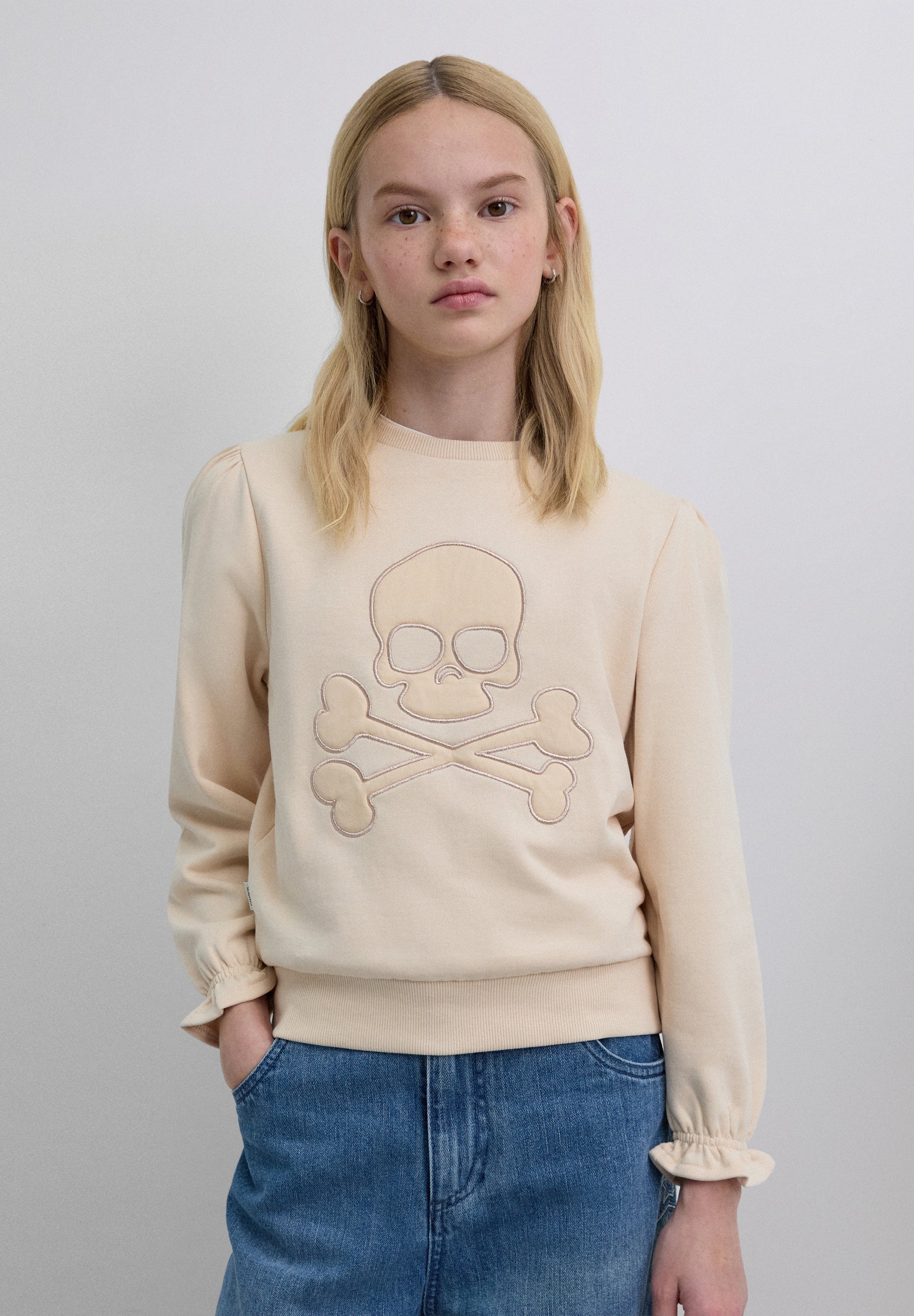 SUDADERA CALAVERA BORDADA