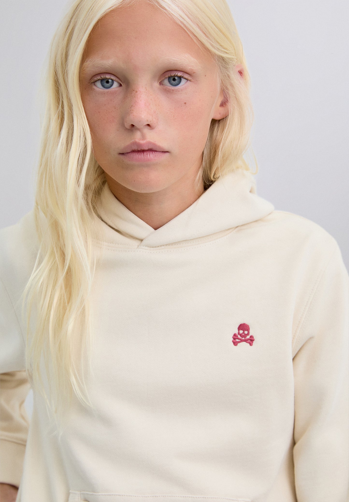 SUDADERA CAPUCHA CALAVERA BORDADA