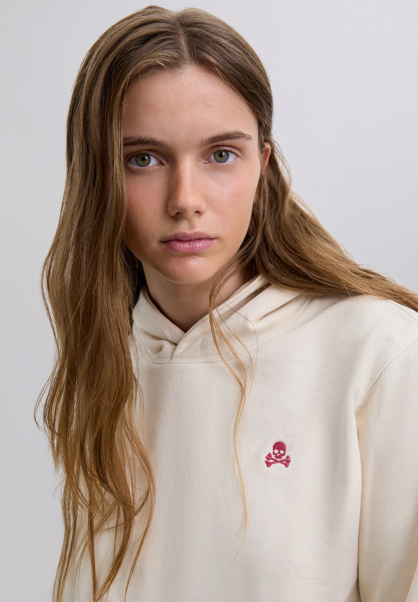 SUDADERA CAPUCHA CALAVERA BORDADA