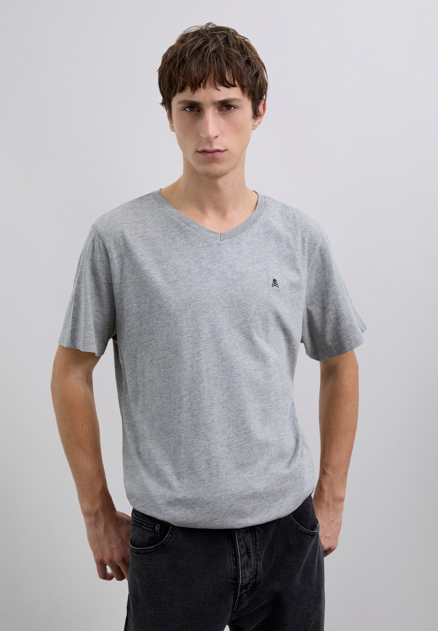 CAMISETA CALAVERA BORDADA TONO