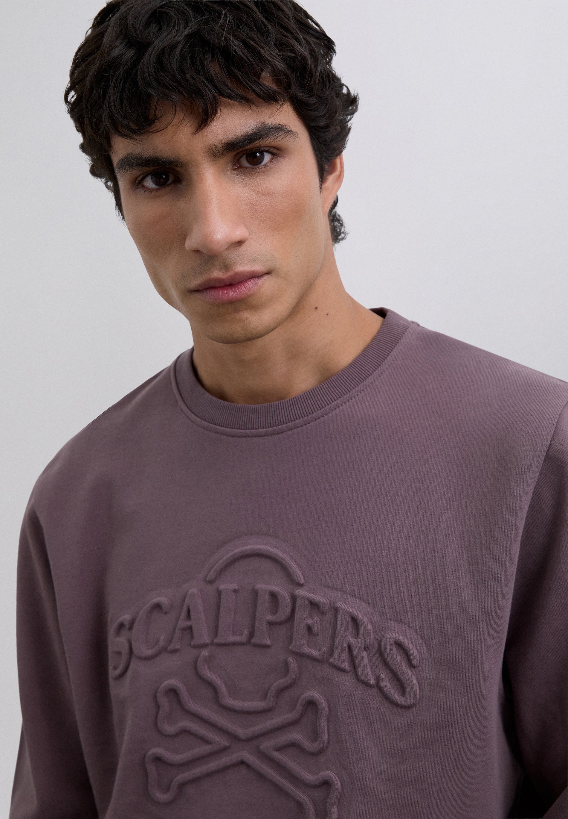 SUDADERA LOGO RELIEVE
