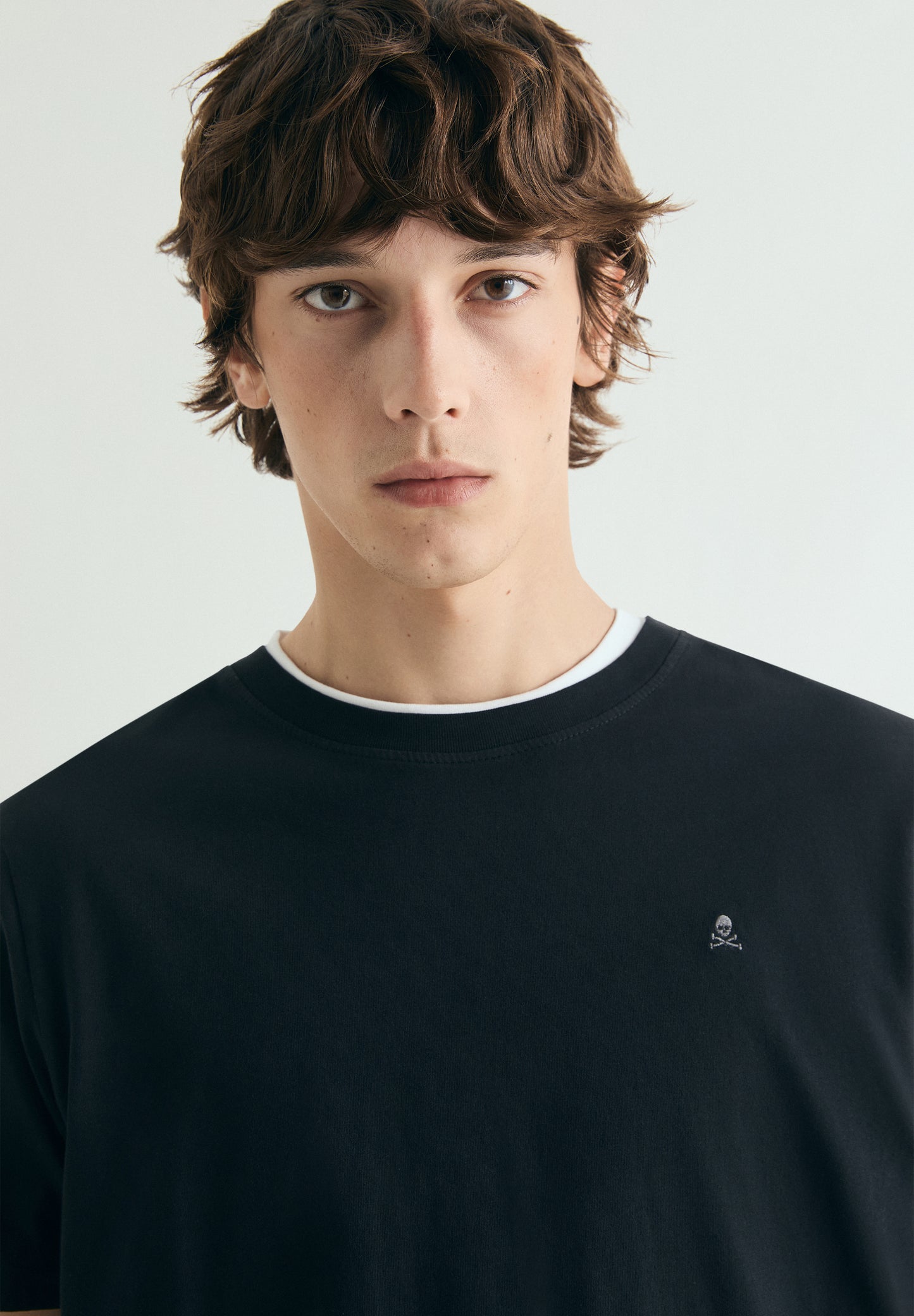 CAMISETA BORDADA EFECTO WASHED