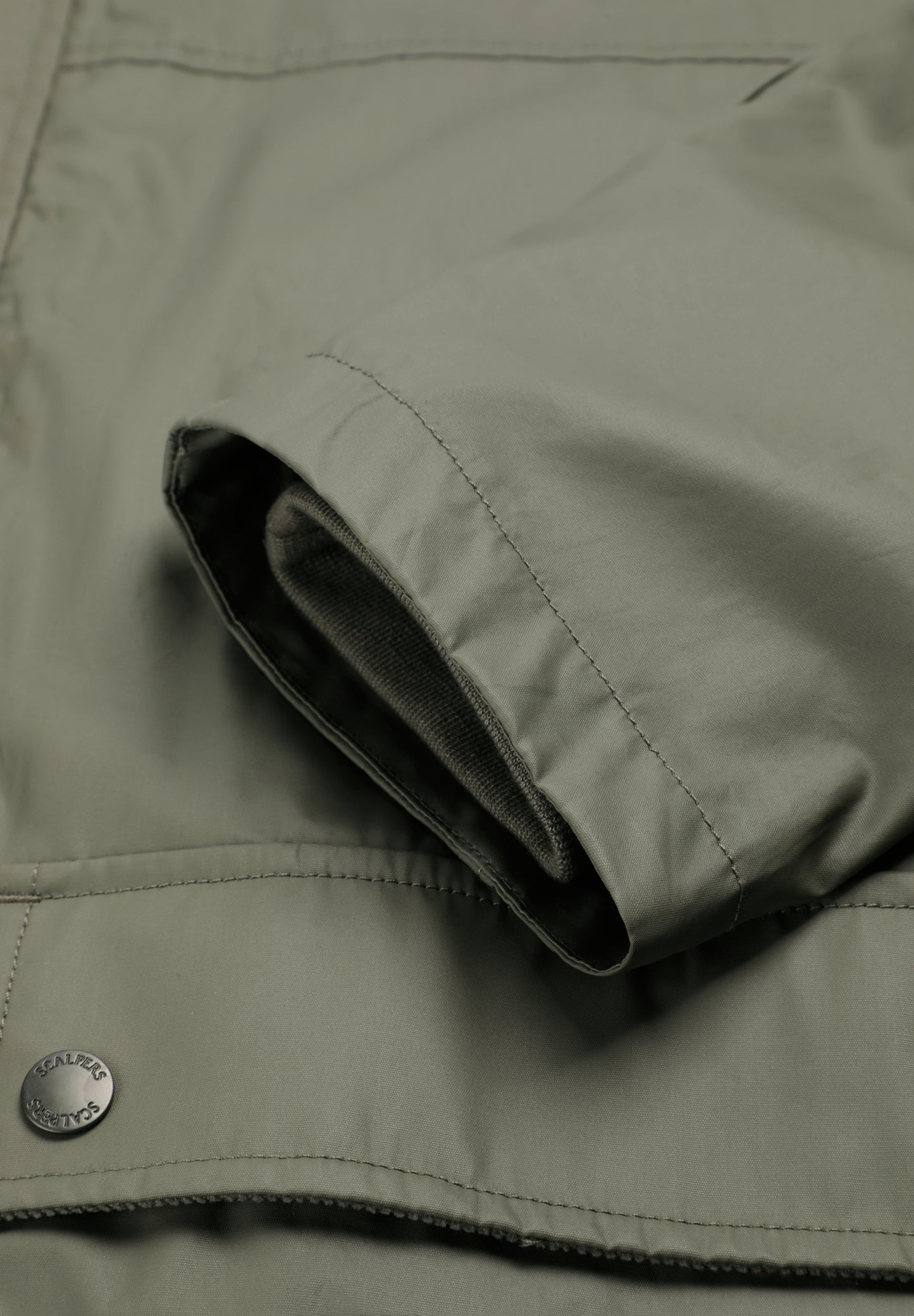 CHAQUETA ENCERADA CON SNAPS