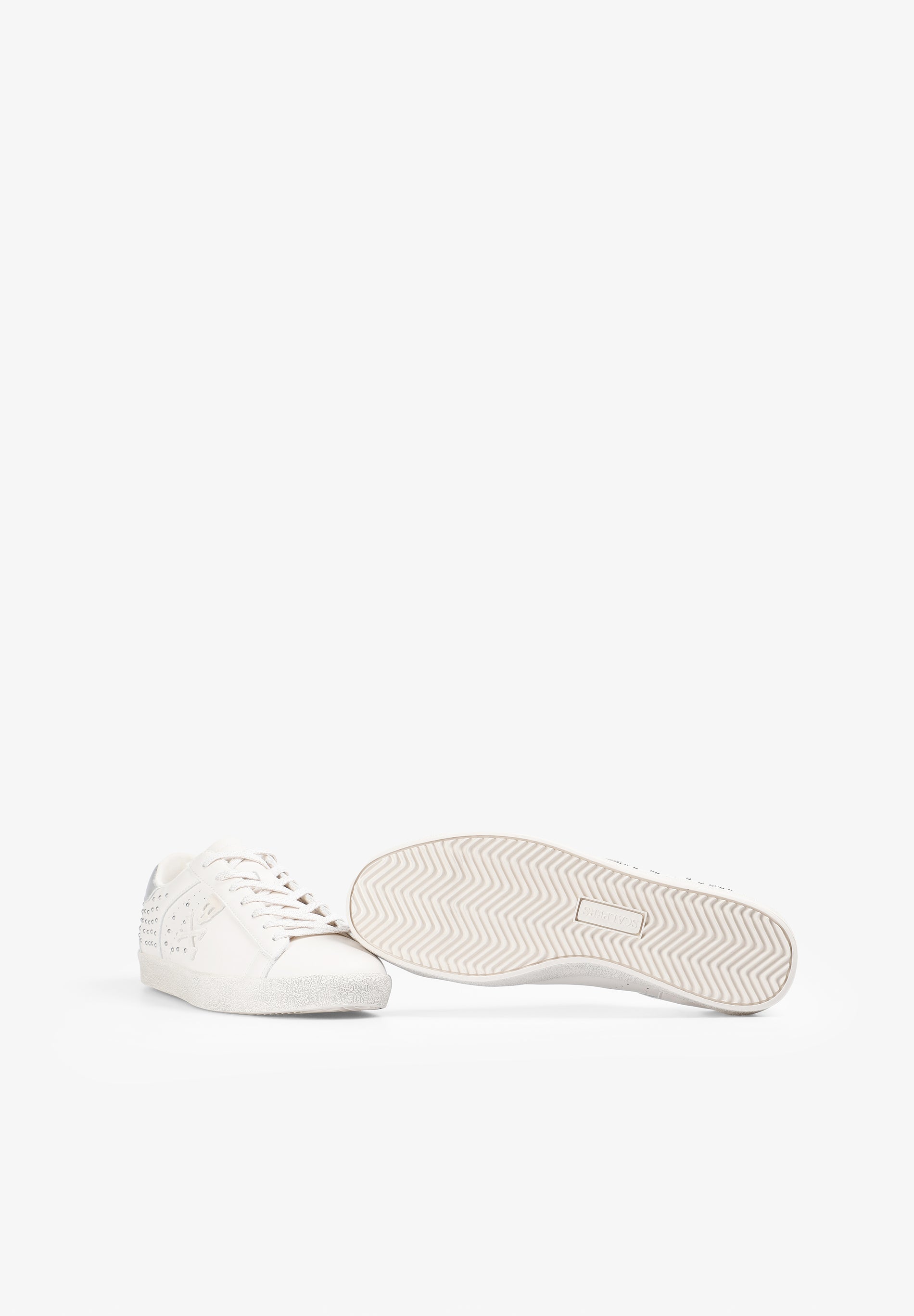 SNEAKERS TACHUELAS PIEL CALAVERA - Scalpers