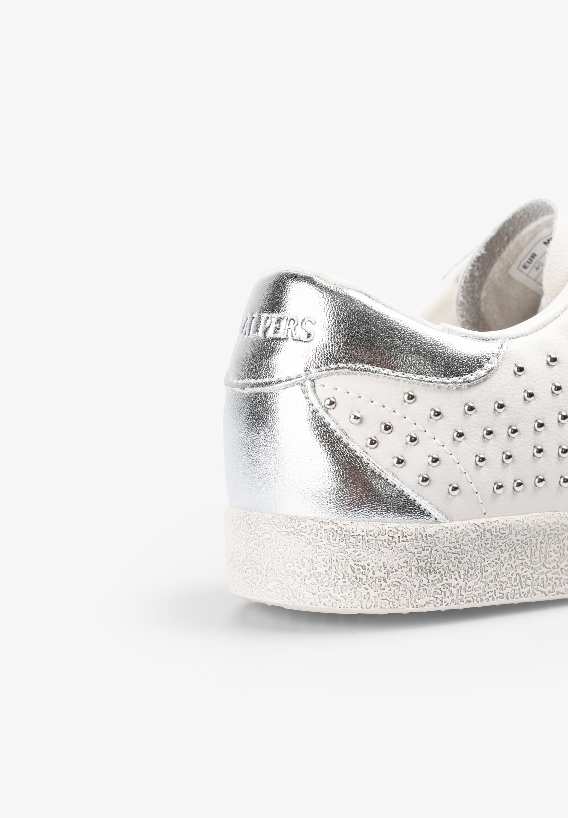 SNEAKERS TACHUELAS PIEL CALAVERA - Scalpers