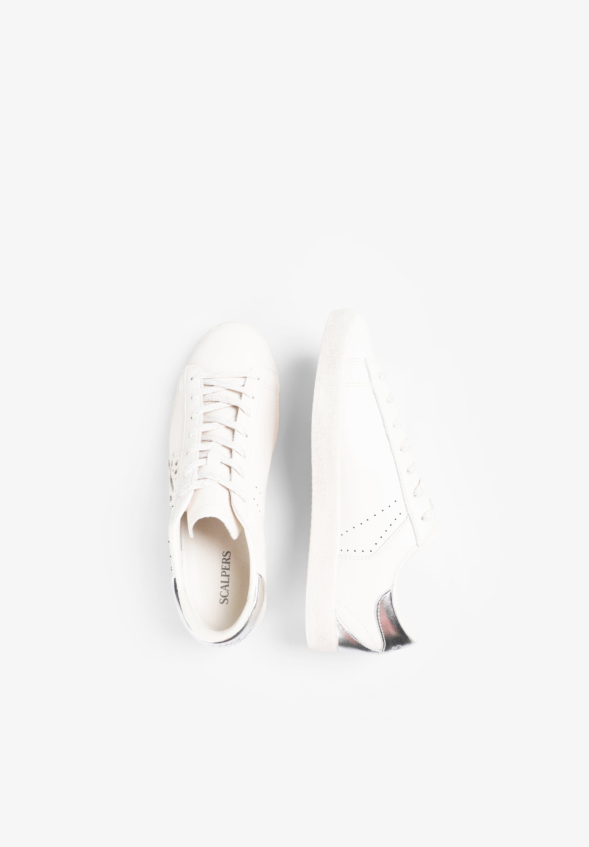 SNEAKERS TACHUELAS PIEL CALAVERA - Scalpers