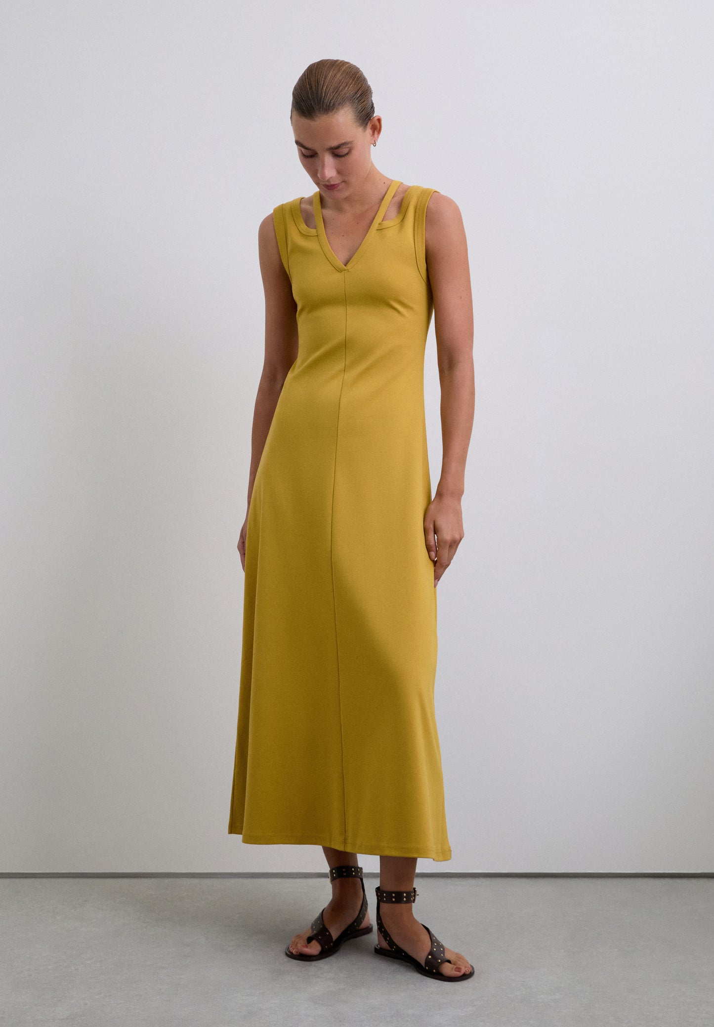 VESTIDO MIDI CUT OUT