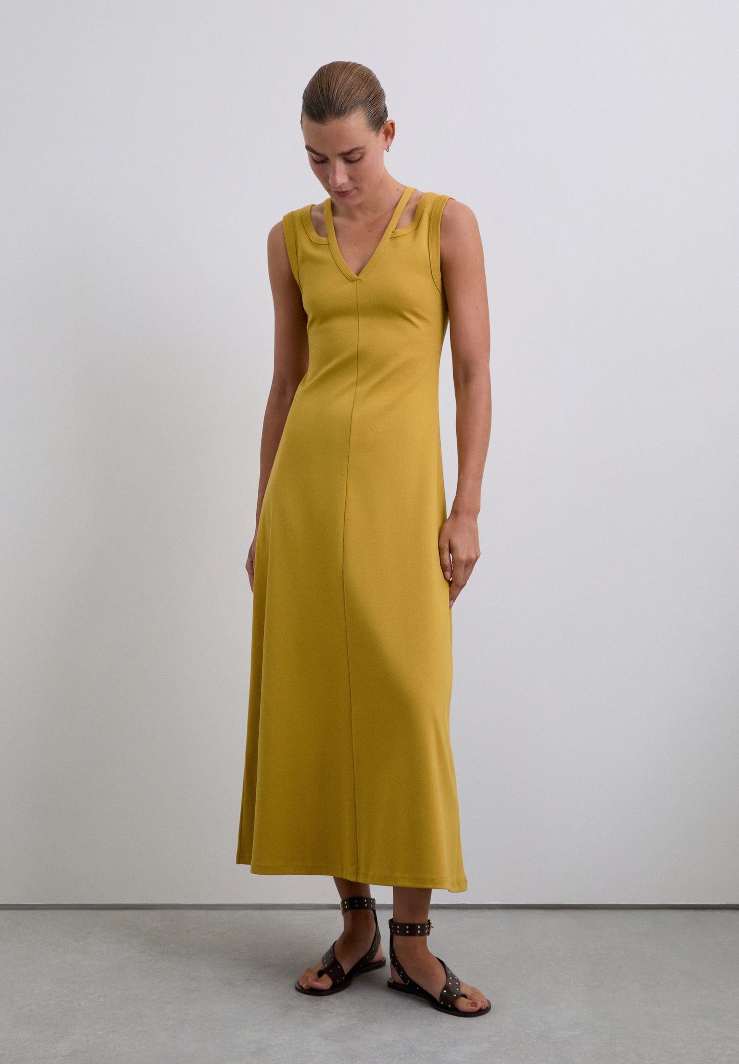 VESTIDO MIDI CUT OUT
