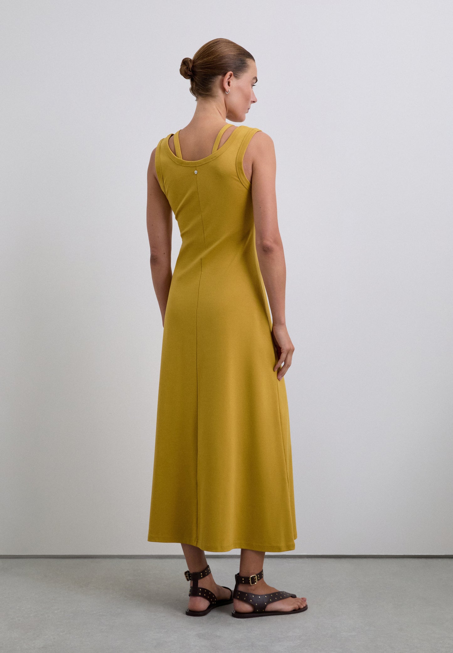 VESTIDO MIDI CUT OUT