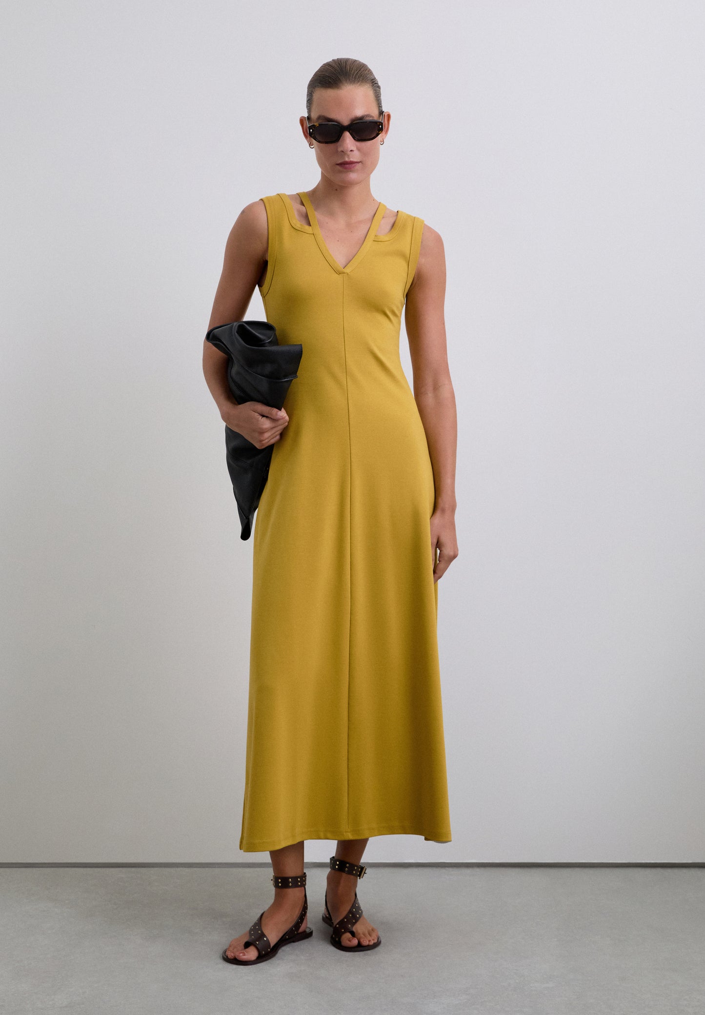 VESTIDO MIDI CUT OUT