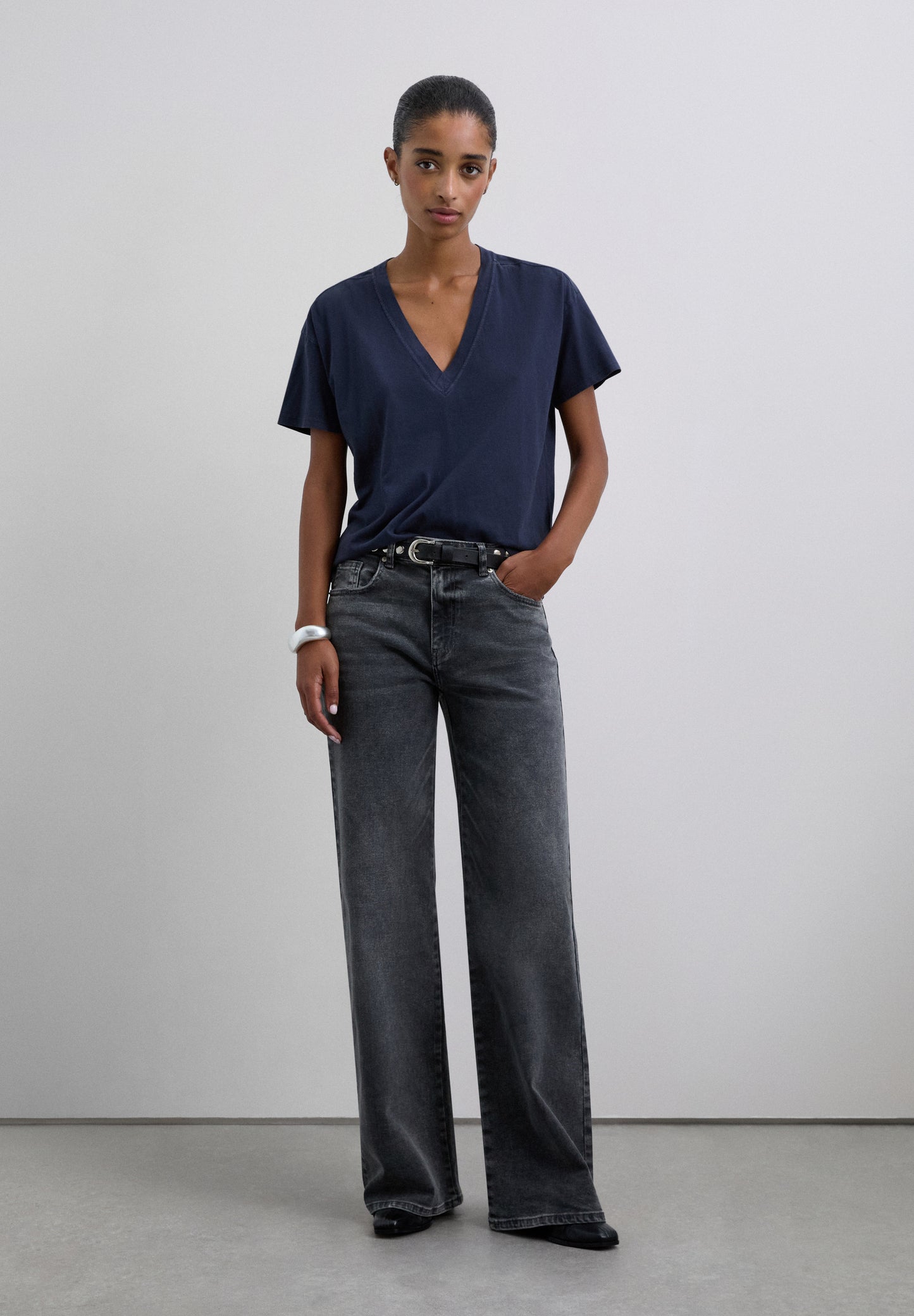 CAMISETA BÁSICA CUELLO PICO