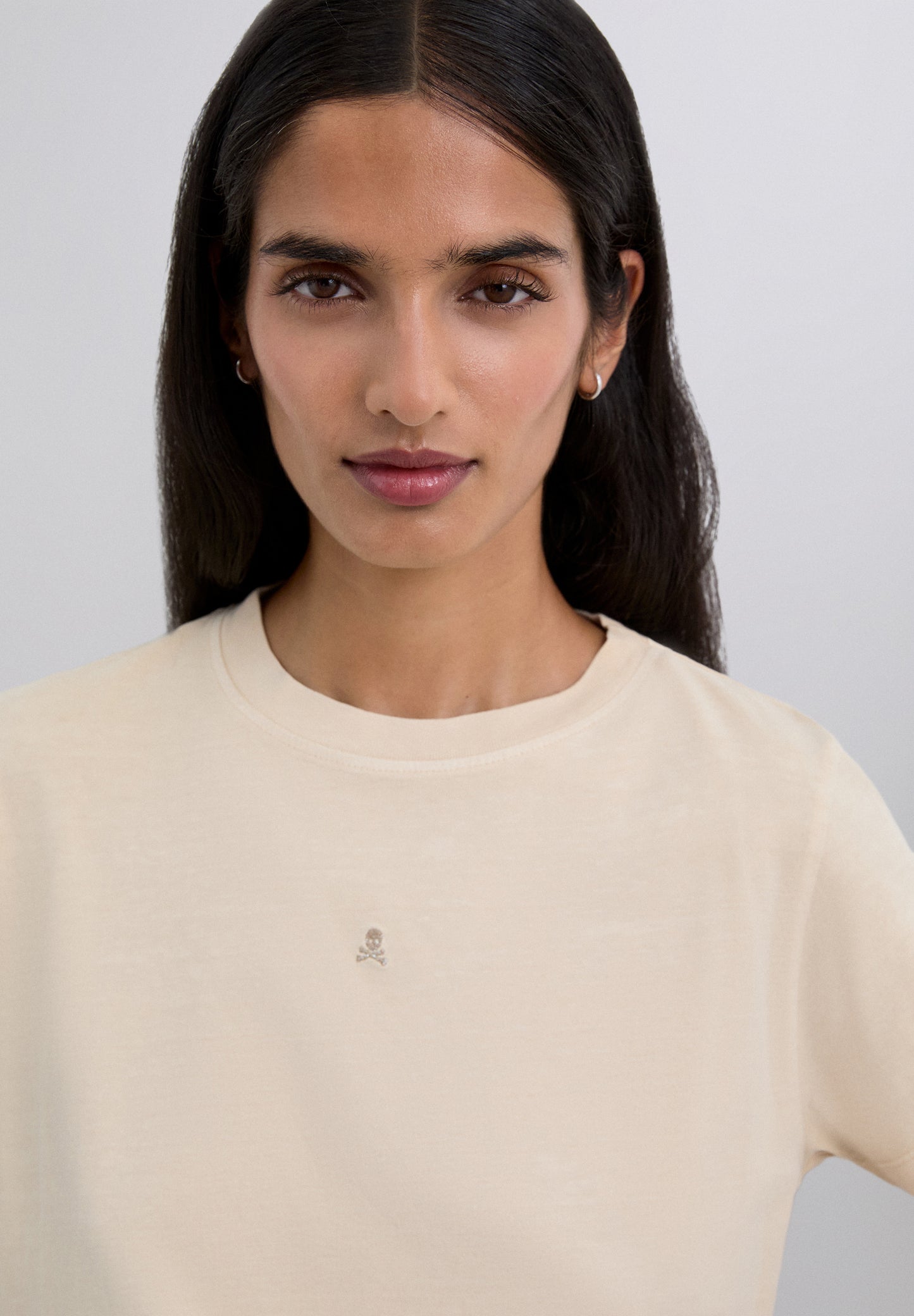 SCPLAINSKULLV TEE