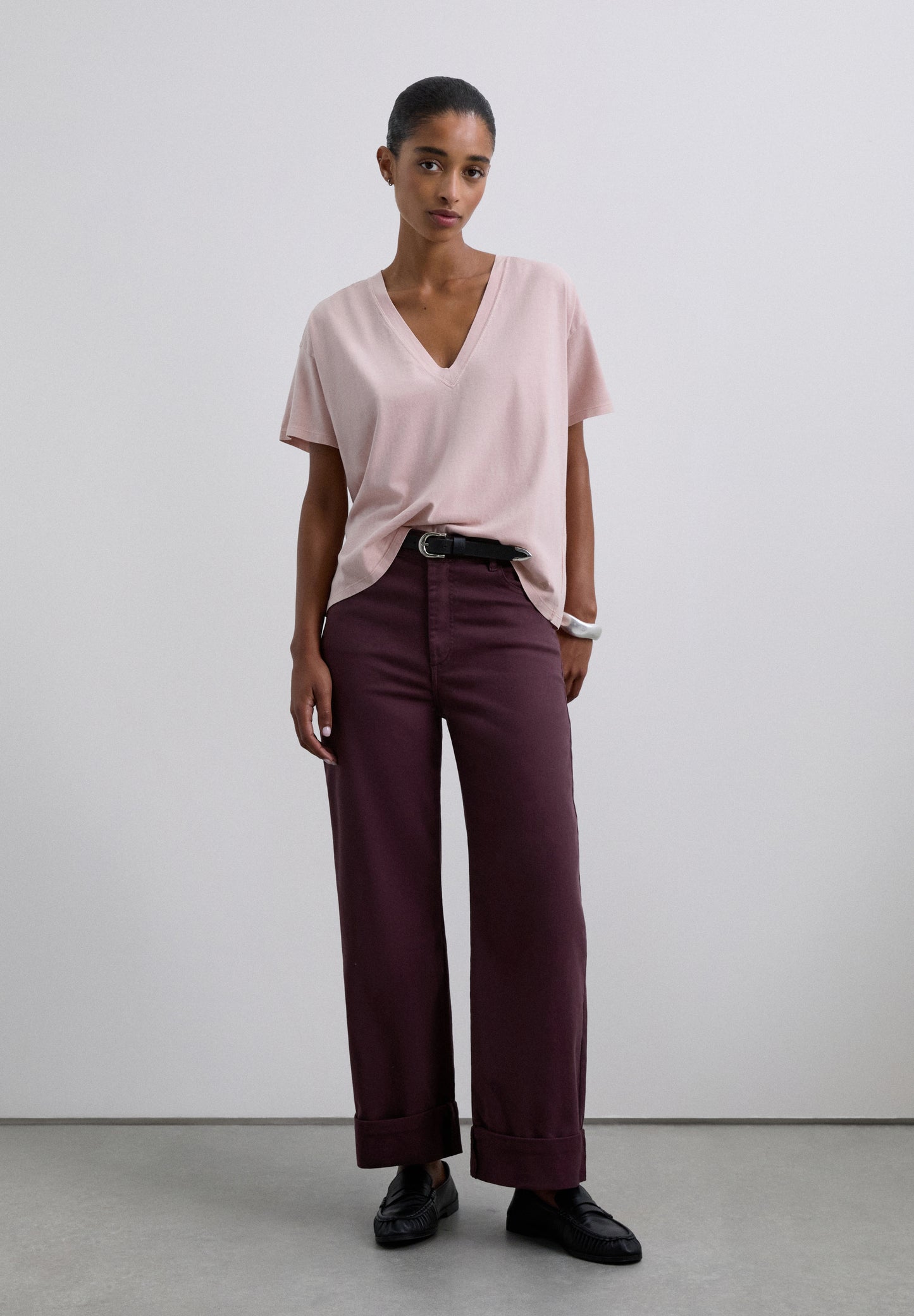 CAMISETA BÁSICA CUELLO PICO