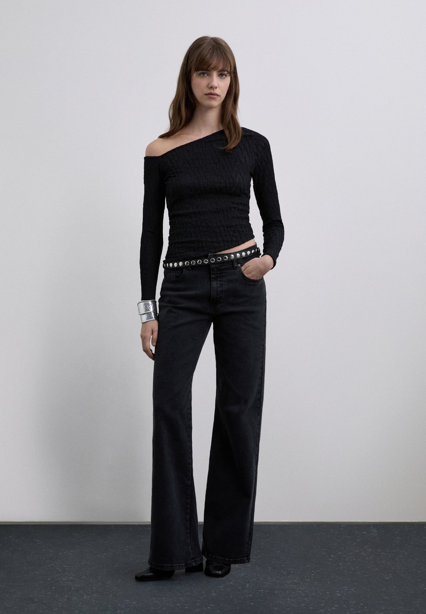 TOP ASIMÉTRICO HOMBRO DESCUBIERTO