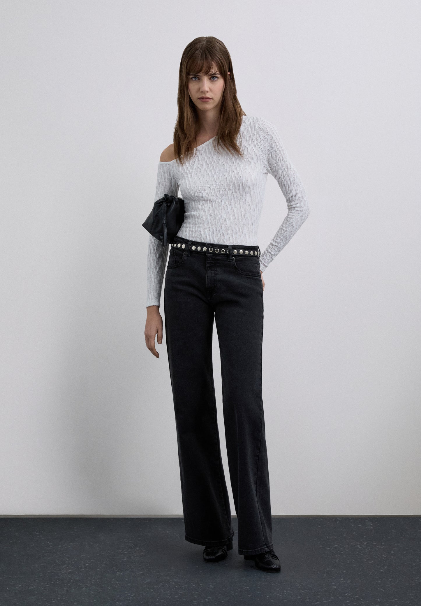 TOP ASIMÉTRICO HOMBRO DESCUBIERTO