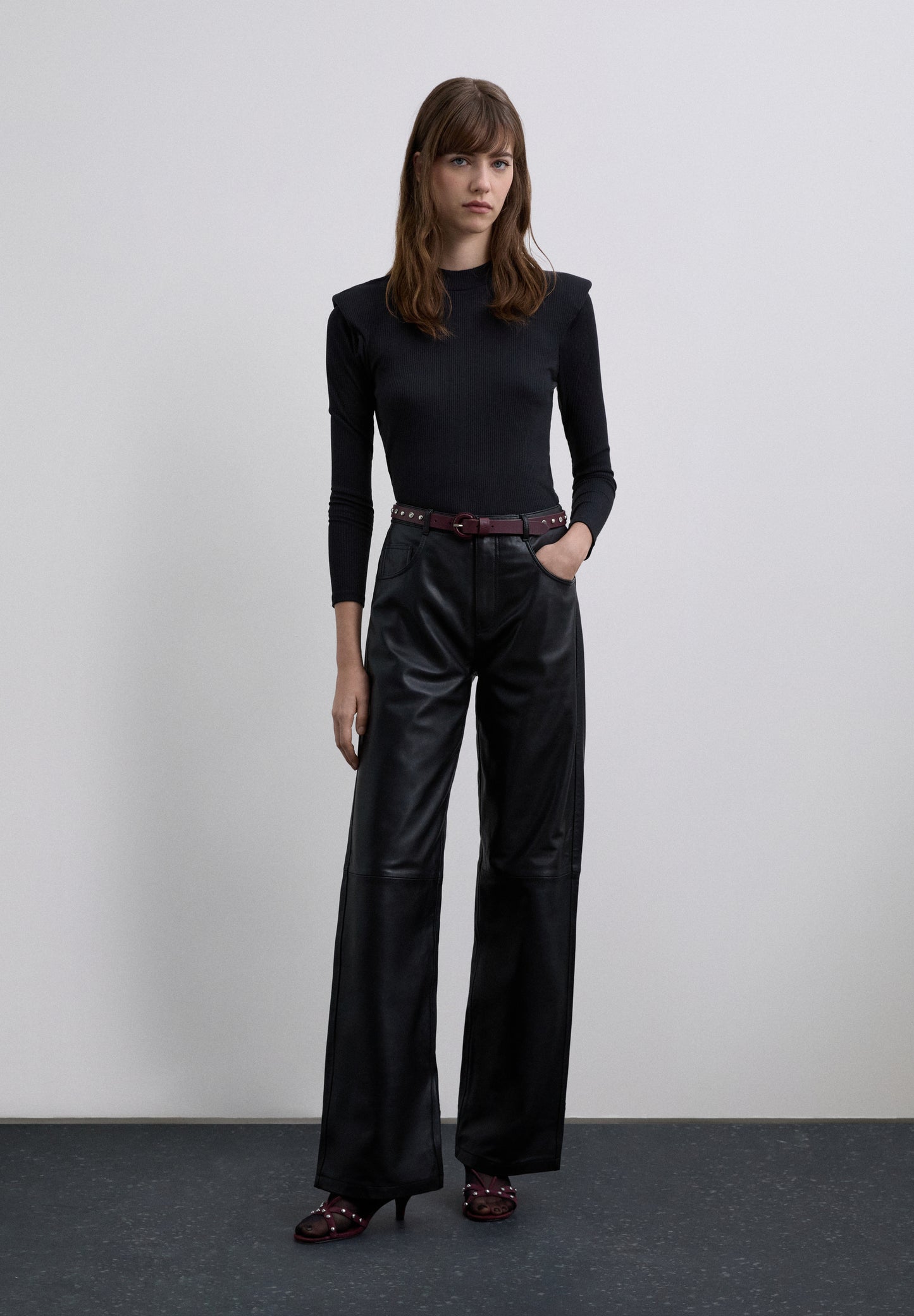 TOP MANGA LARGA CON HOMBRERA