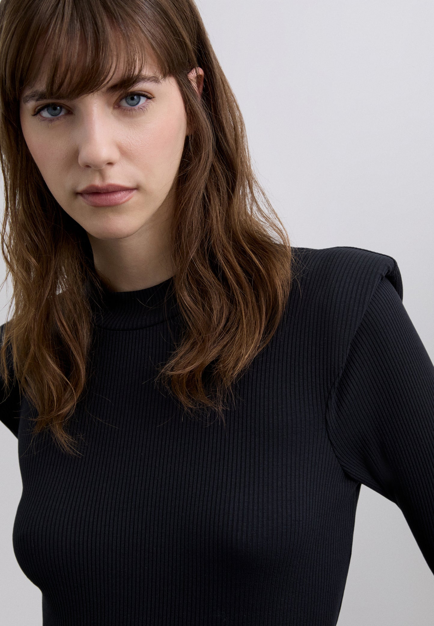 TOP MANGA LARGA CON HOMBRERA