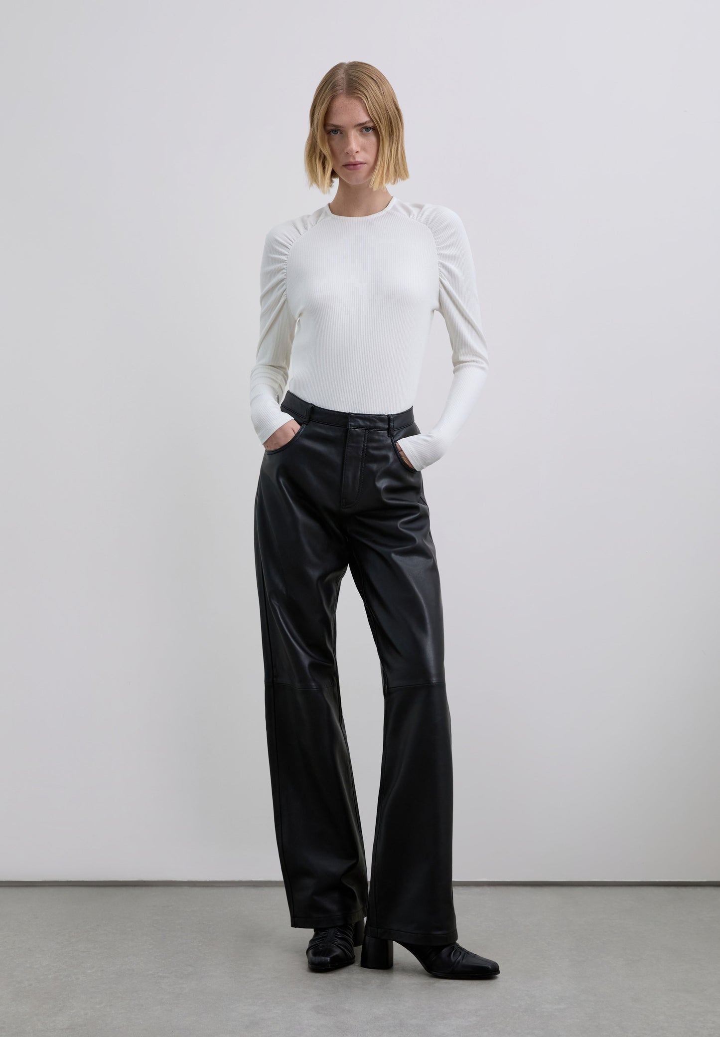 CAMISETA CANALÉ FRUNCIDO EN HOMBRO