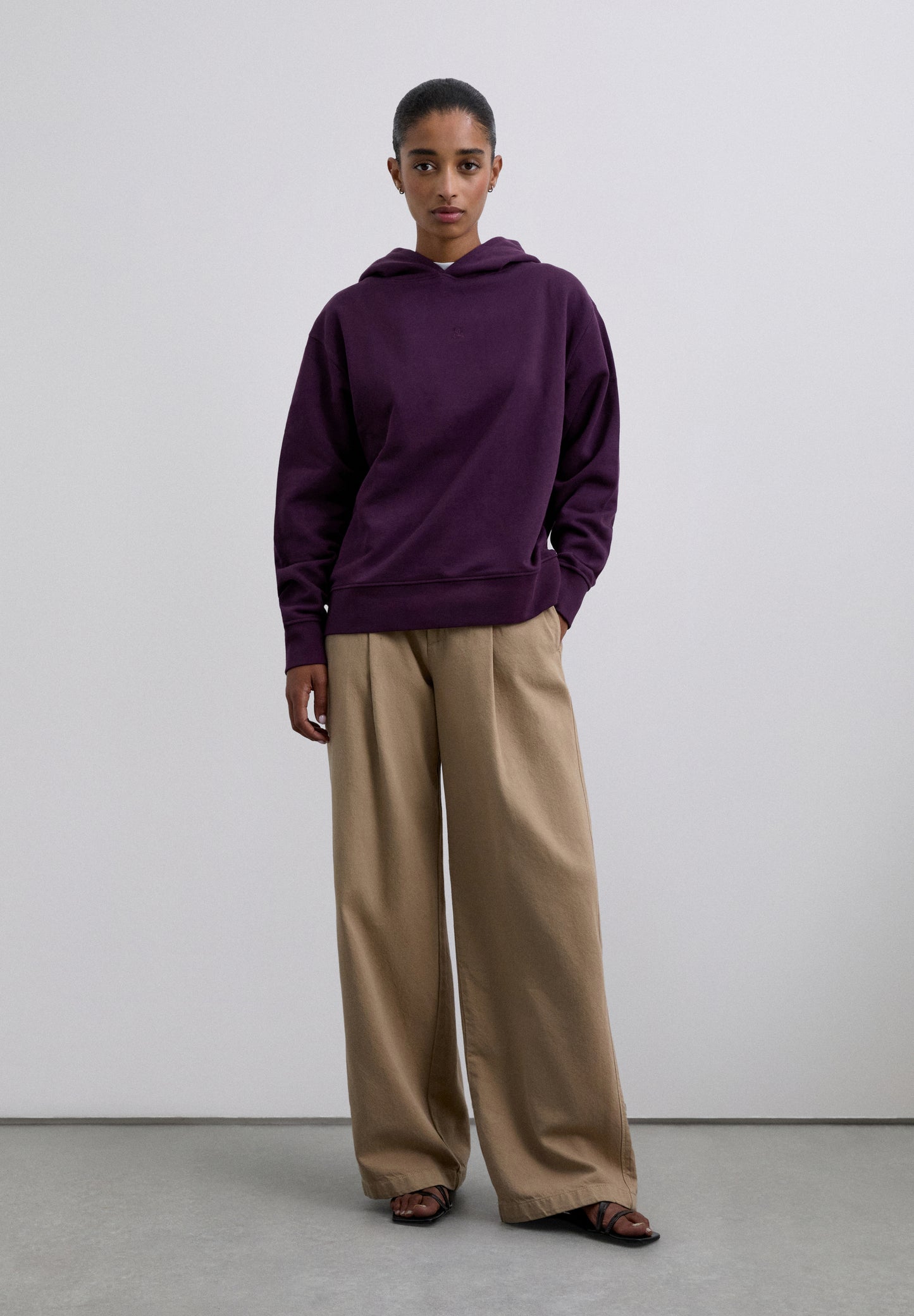 SUDADERA BÁSICA CALAVERA CAPUCHA