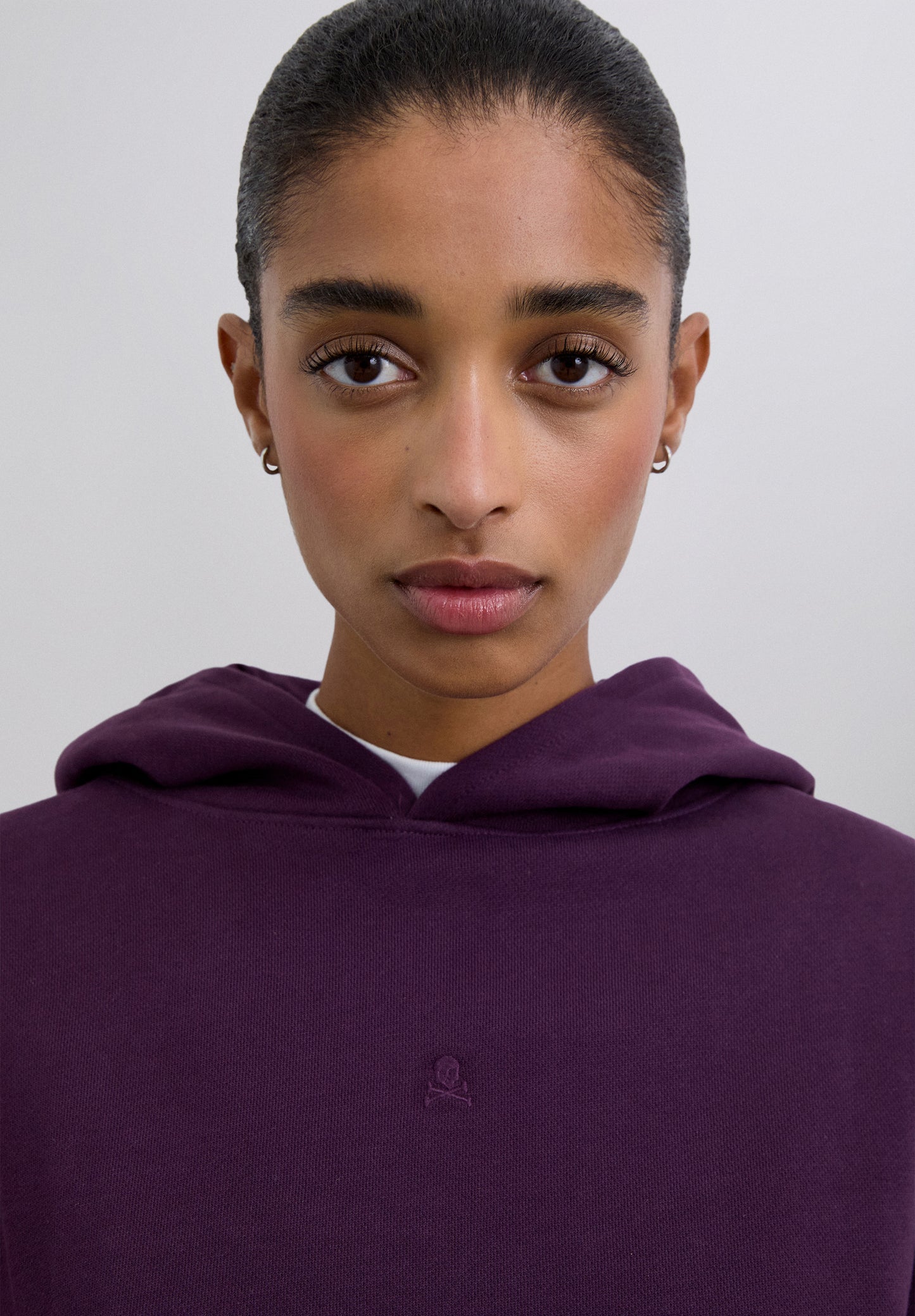 SUDADERA BÁSICA CALAVERA CAPUCHA
