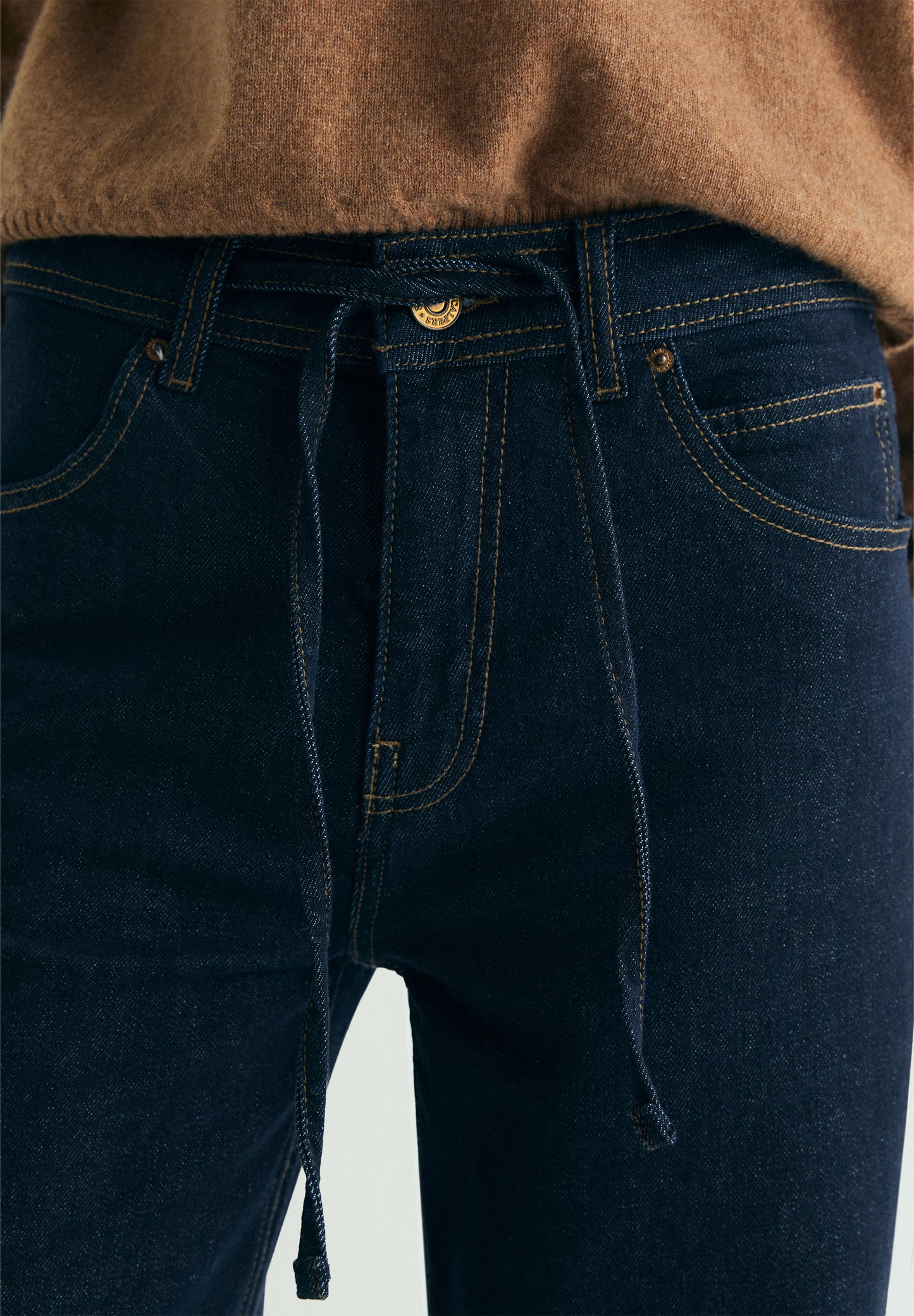 JEANS DETALLE CINTURA - Scalpers