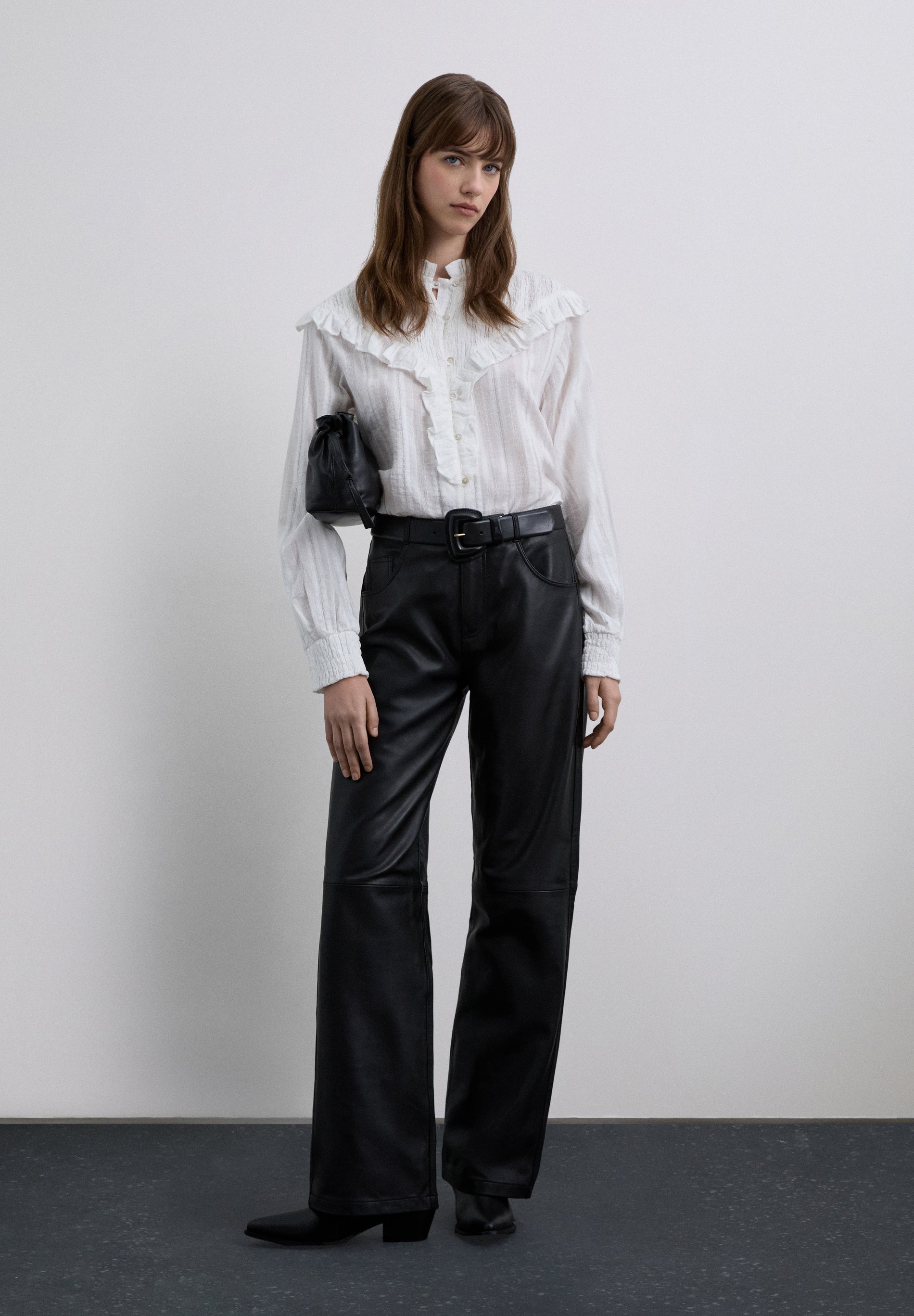 BLUSA FRUNCIDA CON VOLANTE - Scalpers