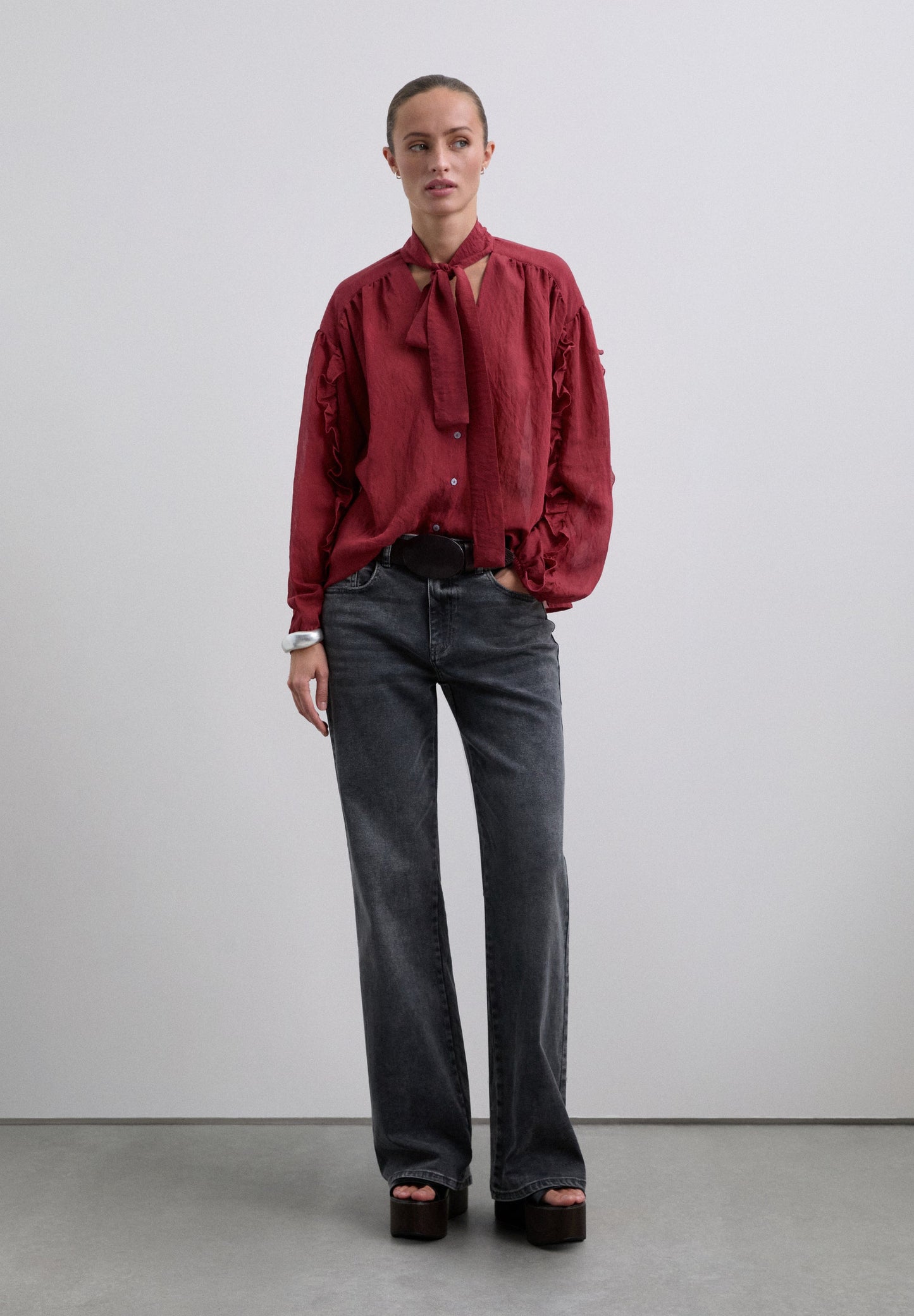 BLUSA DETALLE LAZO FRUNCES