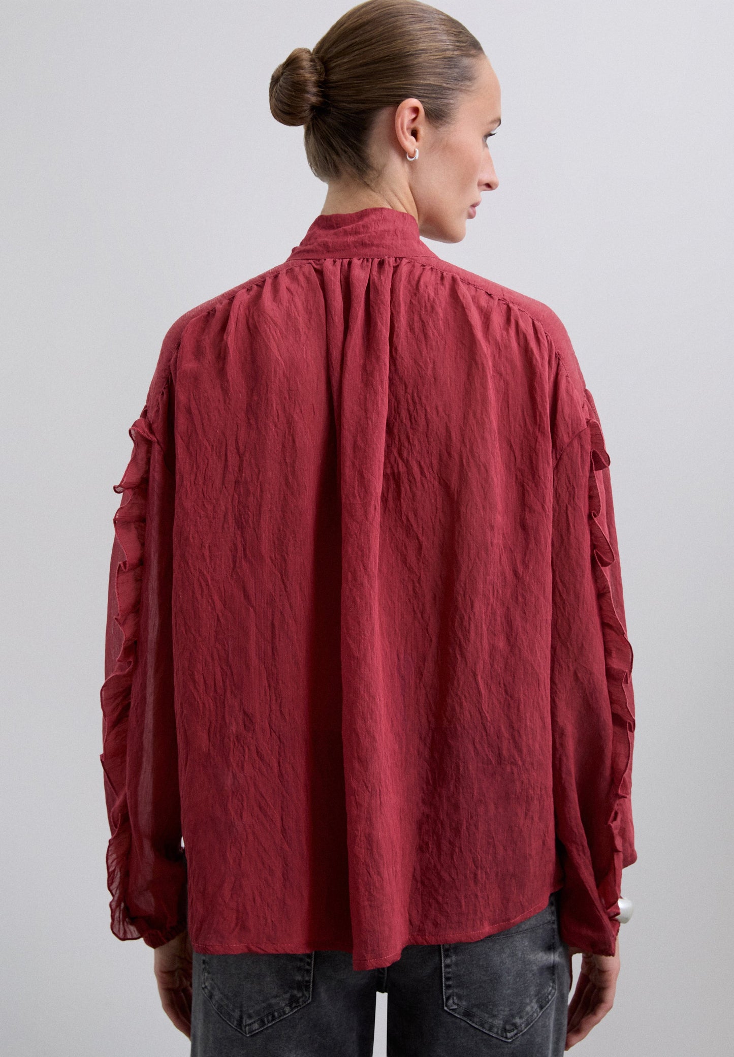 BLUSA DETALLE LAZO FRUNCES