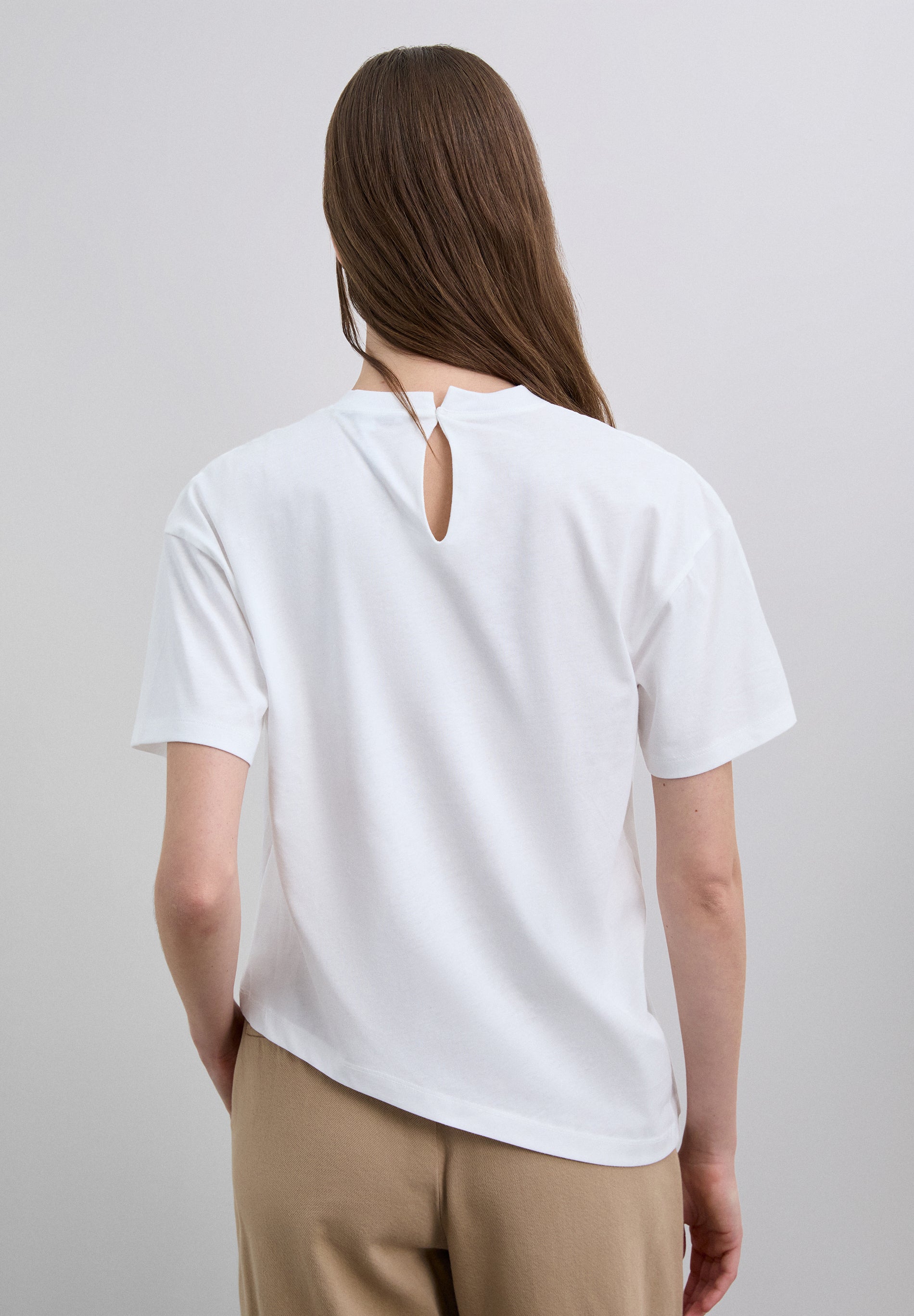 CAMISETA ASIMÉTRICA CUELLO REDONDO - Scalpers