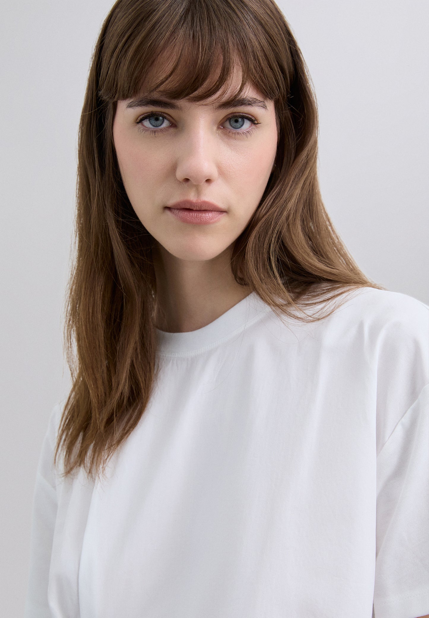 CAMISETA ASIMÉTRICA CUELLO REDONDO