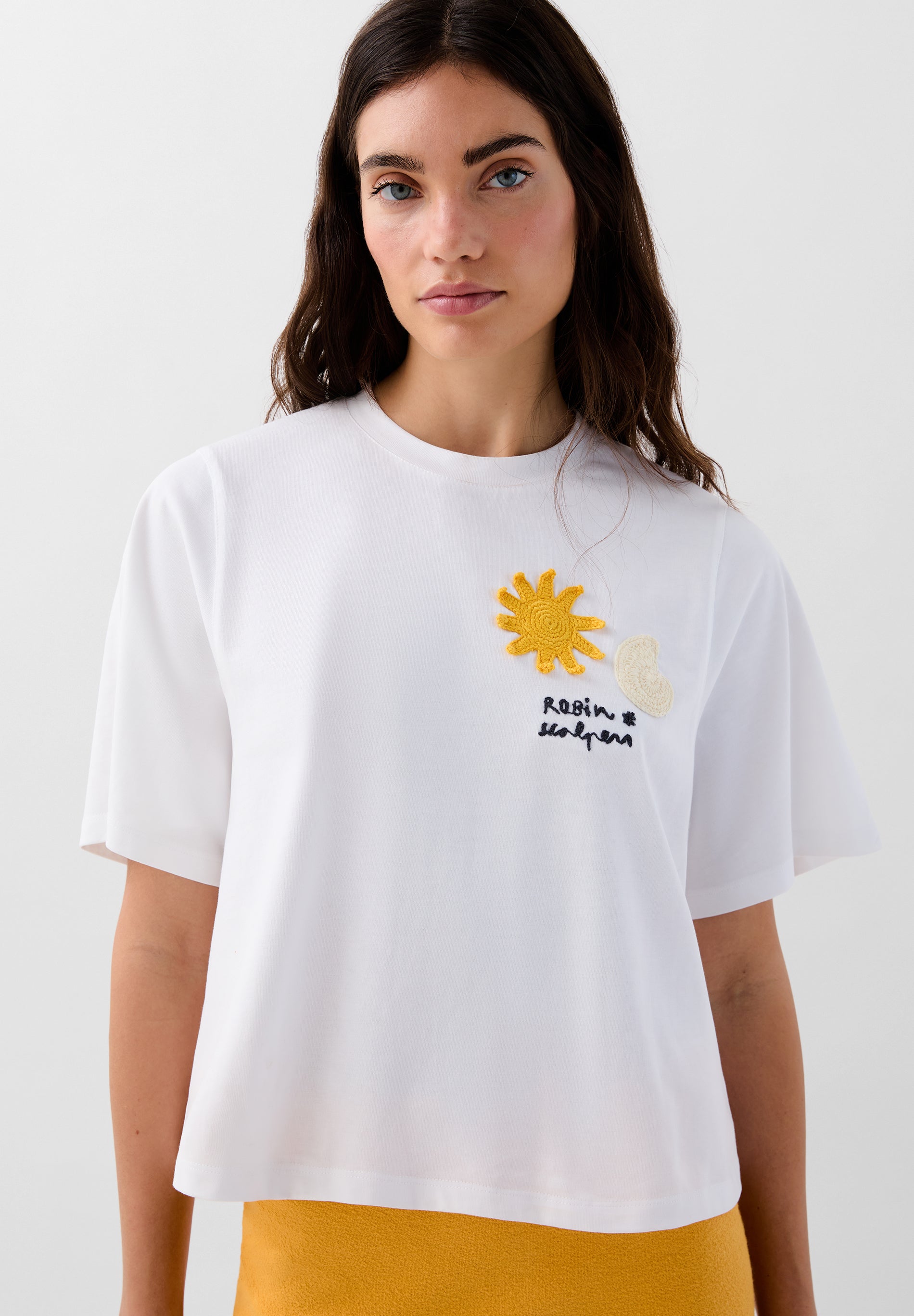 CAMISETA DETALLE BORDADO