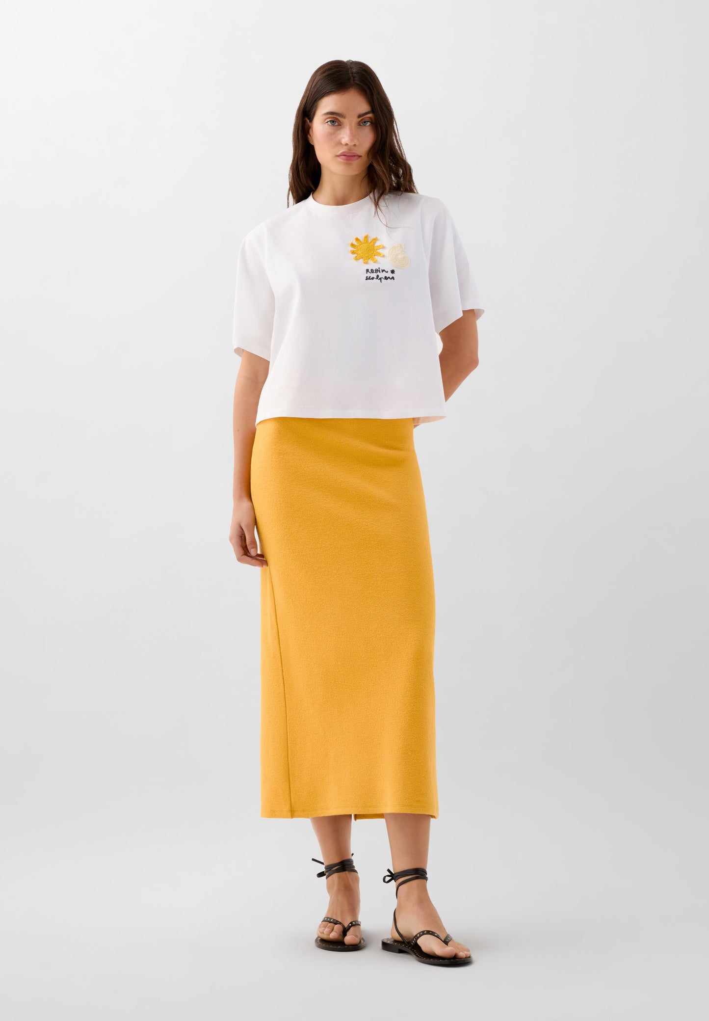 CAMISETA DETALLE BORDADO