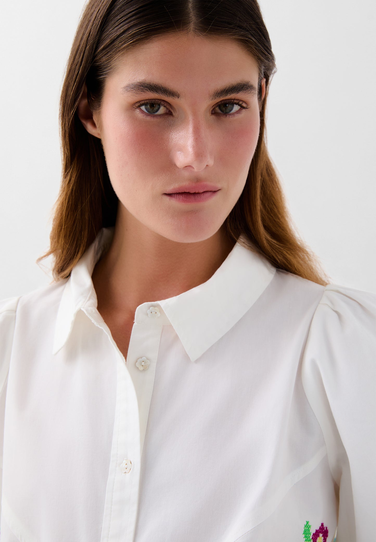 CAMISA ALGODÓN DETALLES BORDADOS