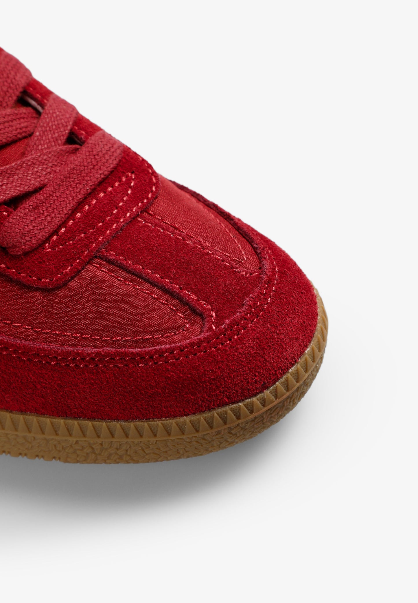 ZAPATILLA ANTE CON TALÓN METALIZADO