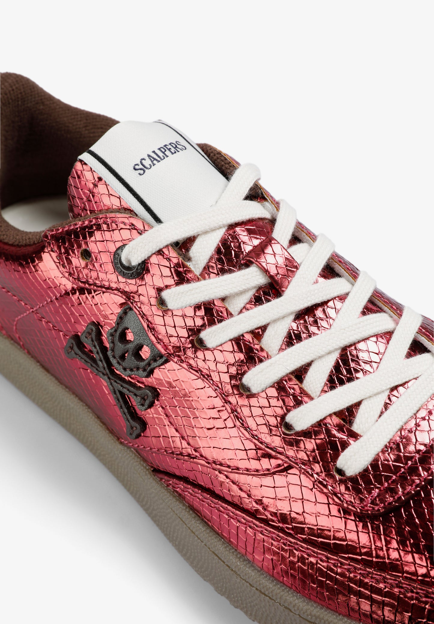 SNEAKERS METALIZADAS TEXTURA SERPIENTE