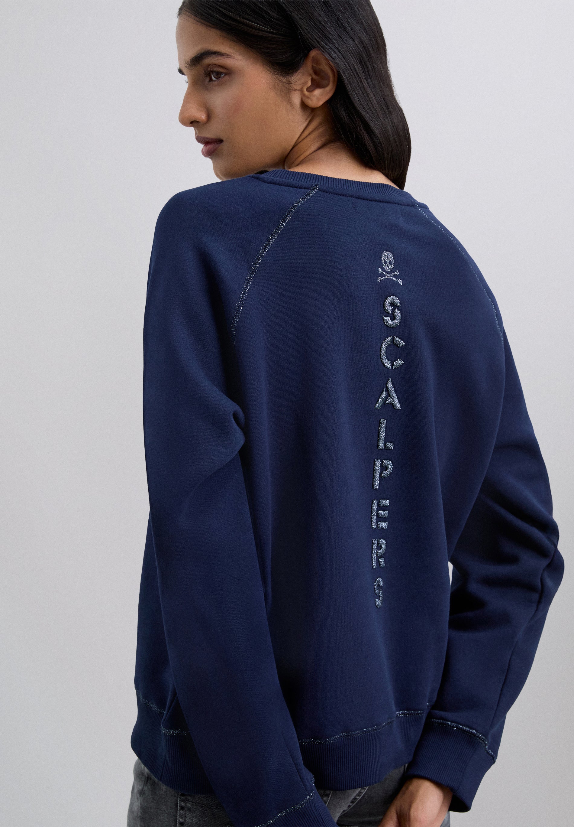 SUDADERA LOGO BORDADO TRASERO