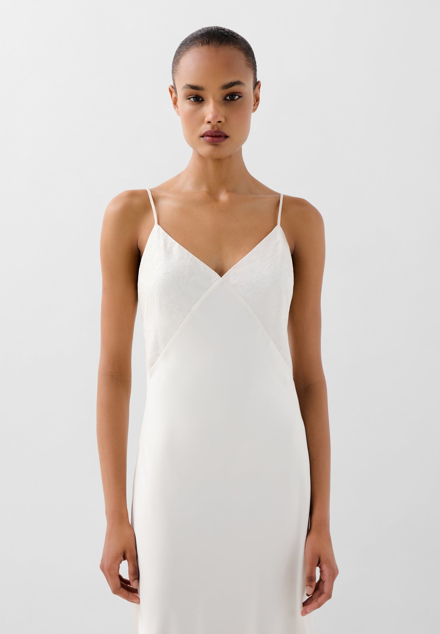 VESTIDO SLIP TEXTURA FLUIDO