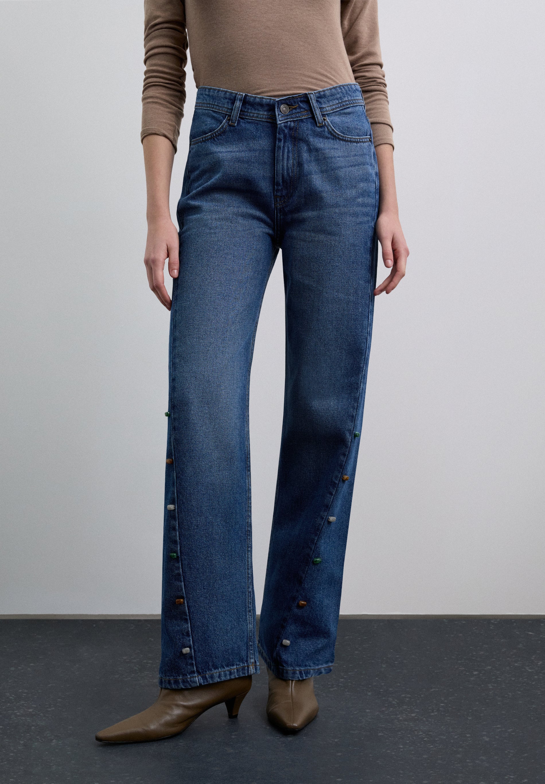 PANTALÓN DE TIRO ALTO APLIQUES - Scalpers