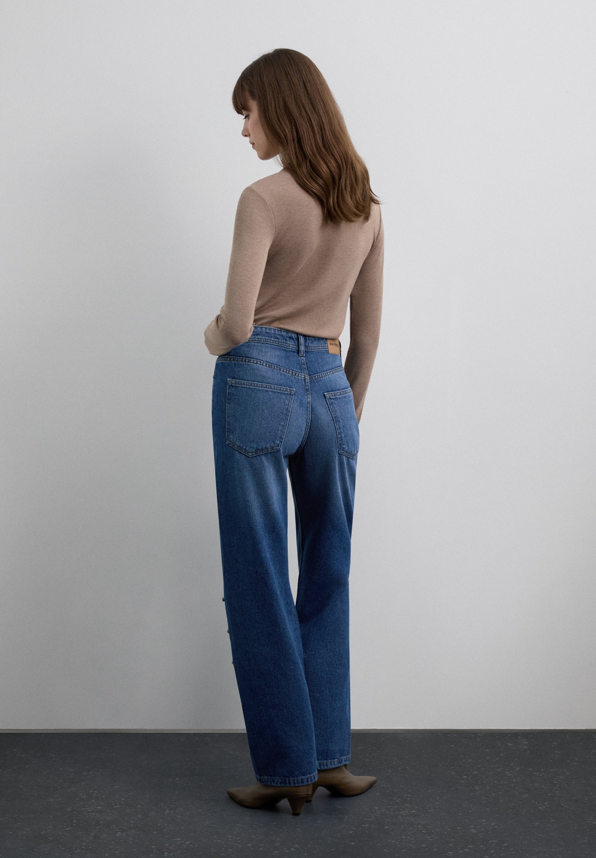 PANTALÓN DE TIRO ALTO APLIQUES - Scalpers