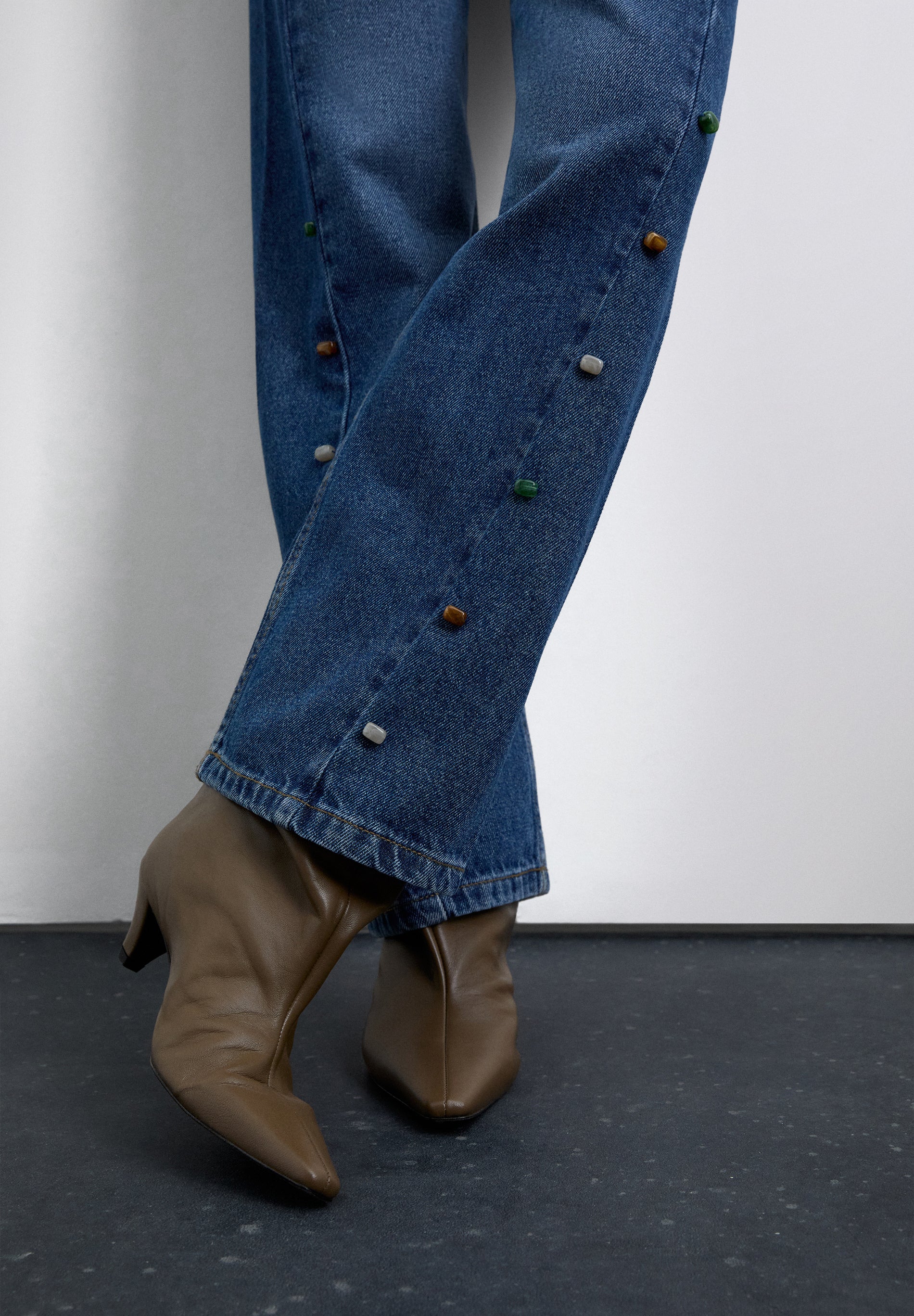 PANTALÓN DE TIRO ALTO APLIQUES - Scalpers
