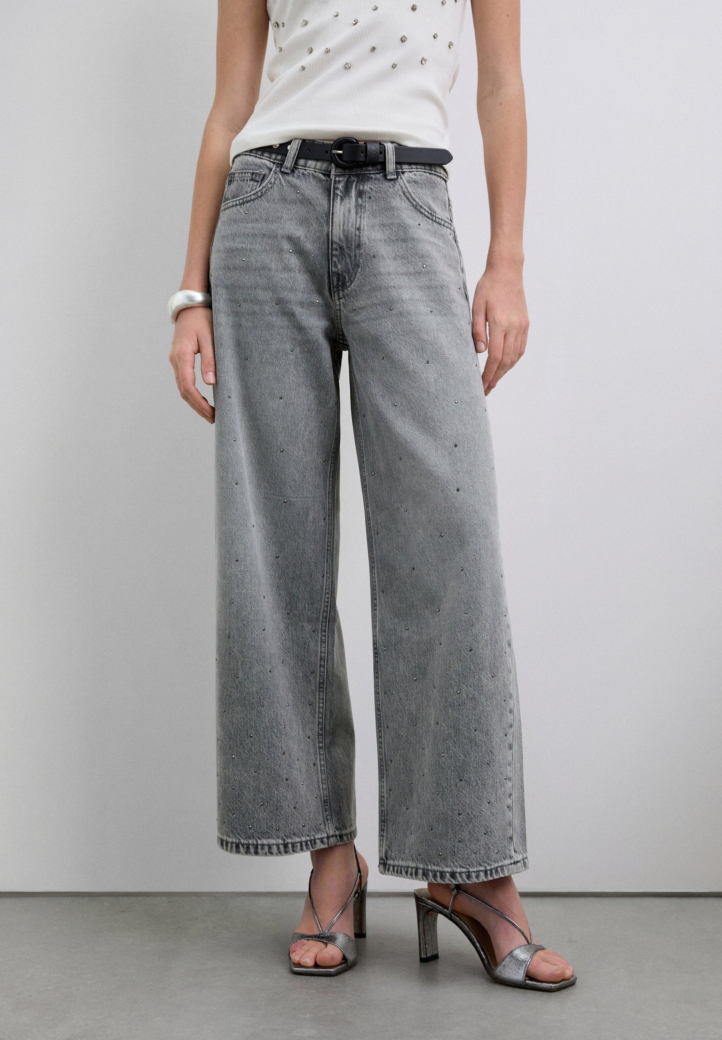 JEANS RECTOS TACHUELAS