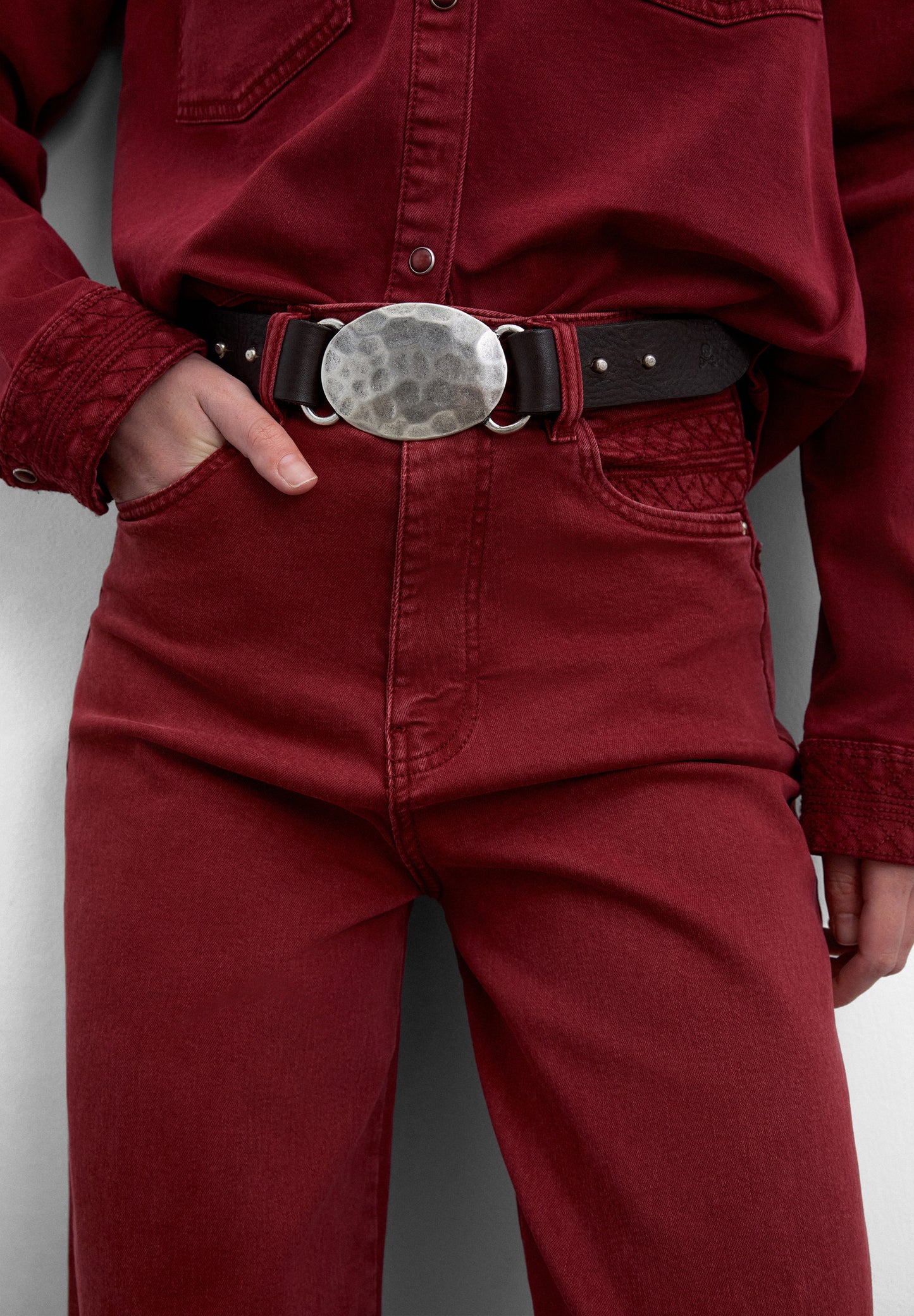 PANTALÓN TIRO ALTO DETALLE COSTURAS