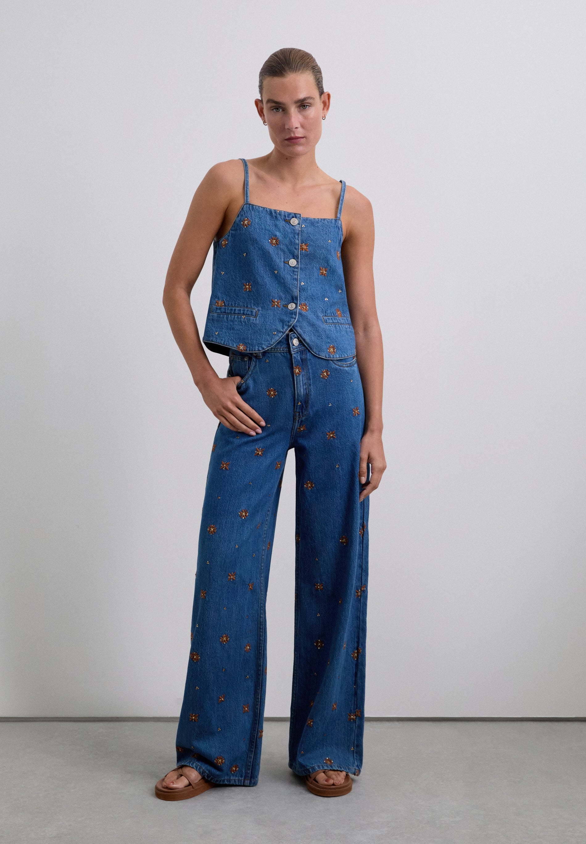 PANTALÓN DENIM RECTO FLORES