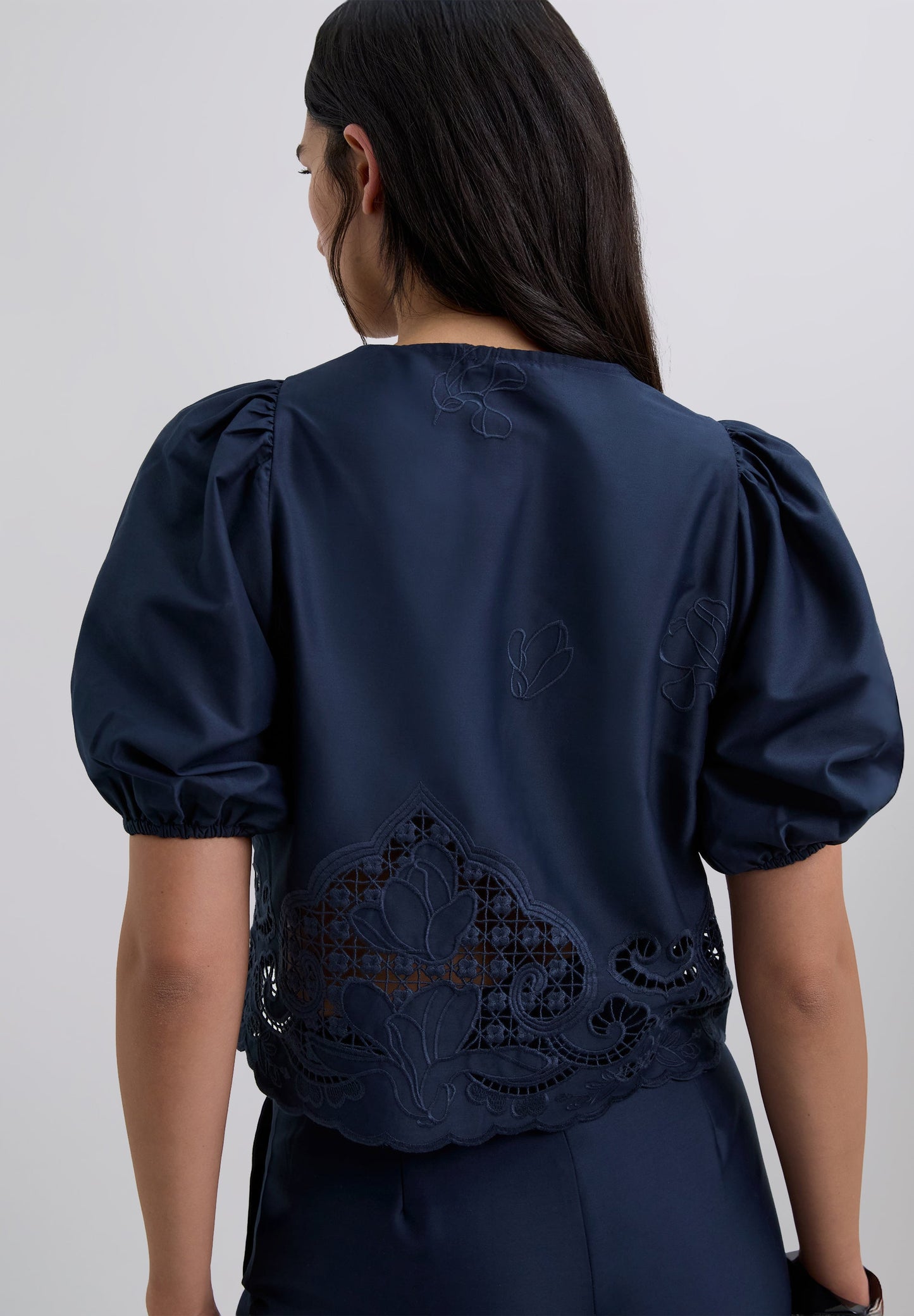 BLUSA BORDADA LAZOS
